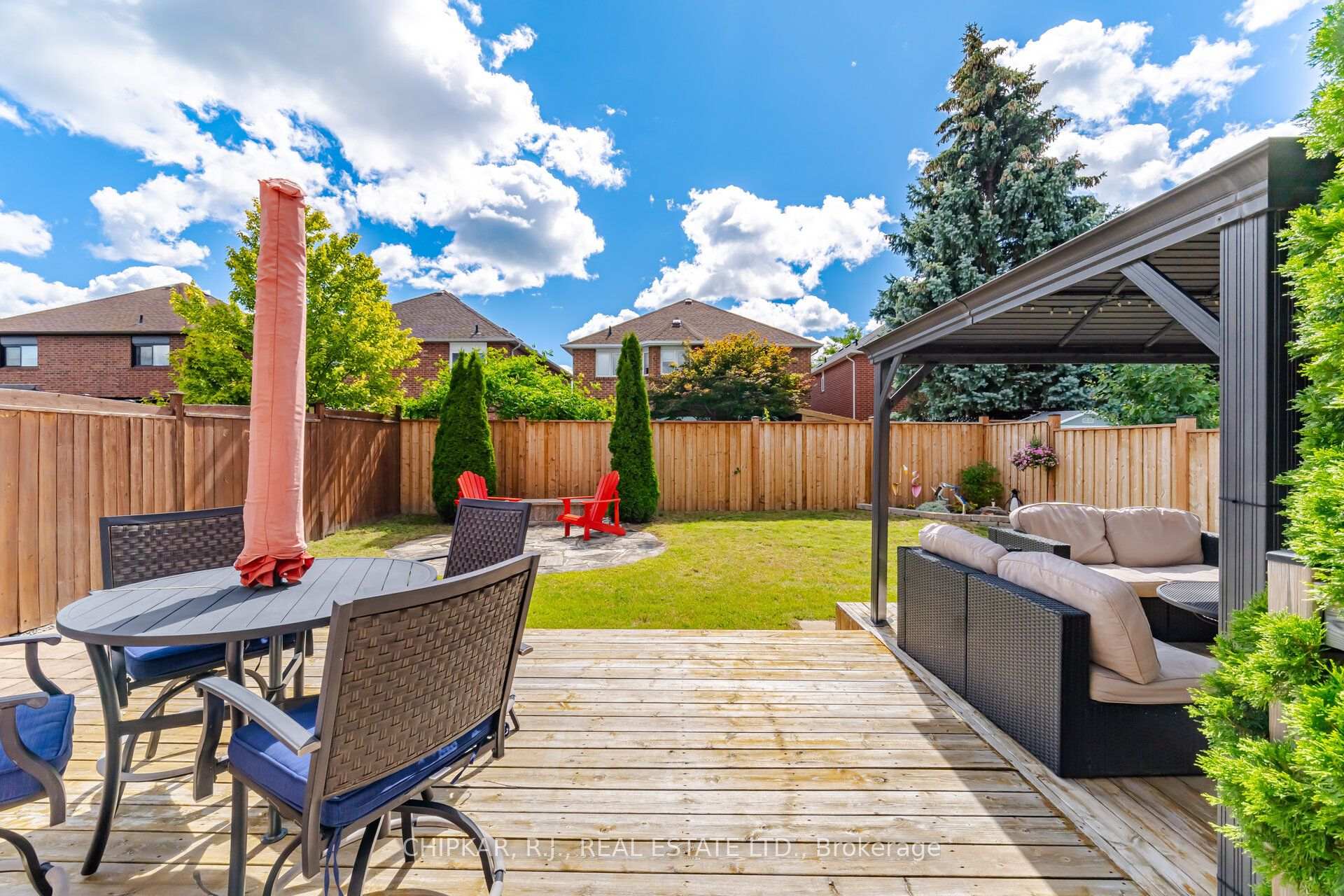 Photo 40 of 41 Chester Crescent, Halton Hills, Georgetown — HOMEH