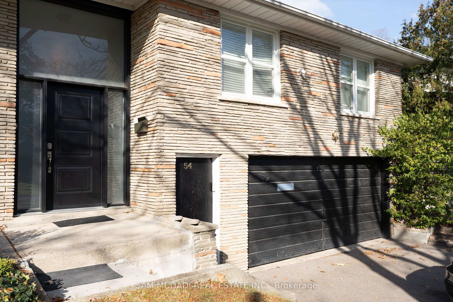 Photo 2 of 54 Bearbury Drive, Etobicoke, Markland Wood — HOMEH