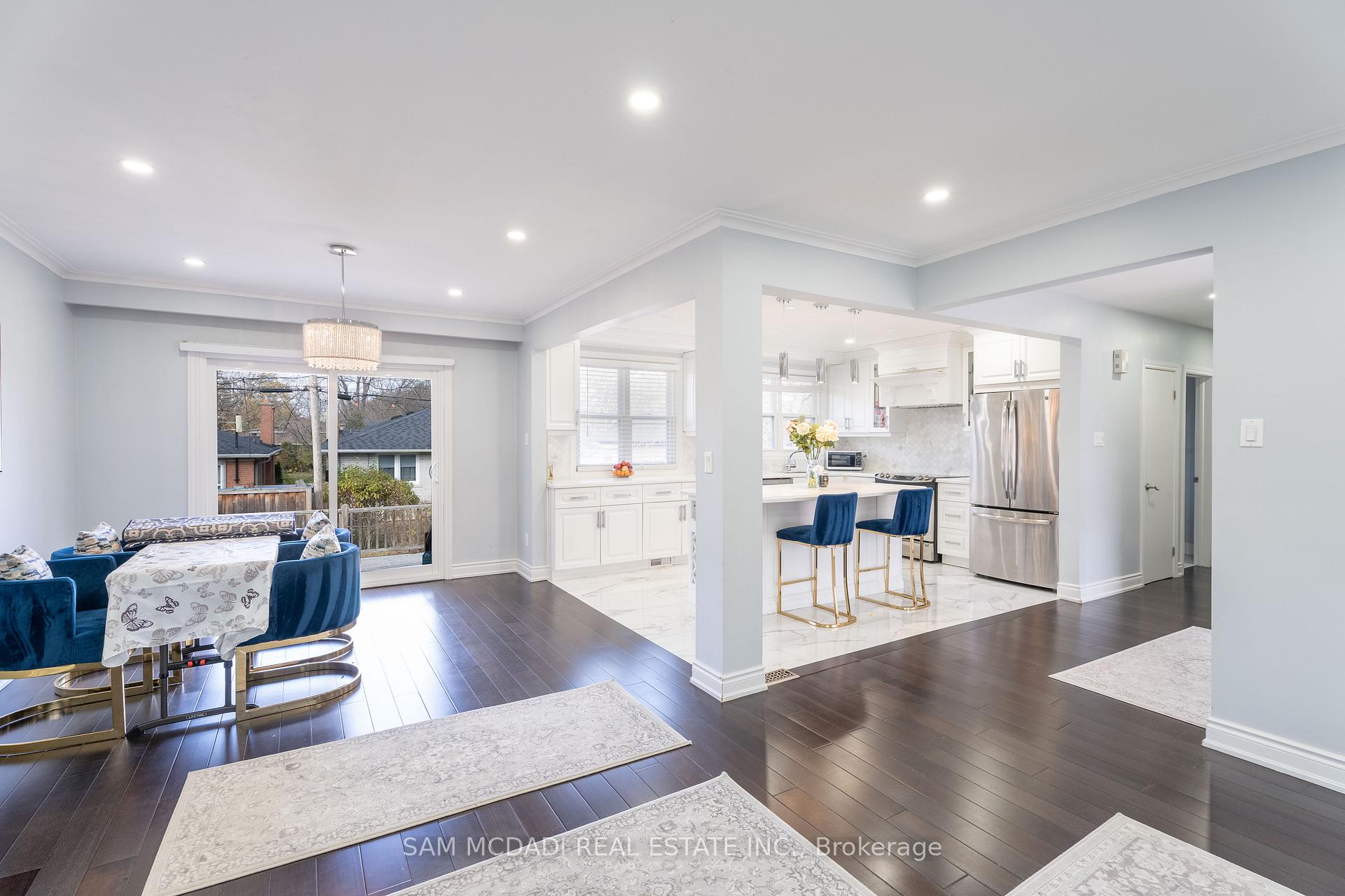 Photo 6 of 54 Bearbury Drive, Etobicoke, Markland Wood — HOMEH