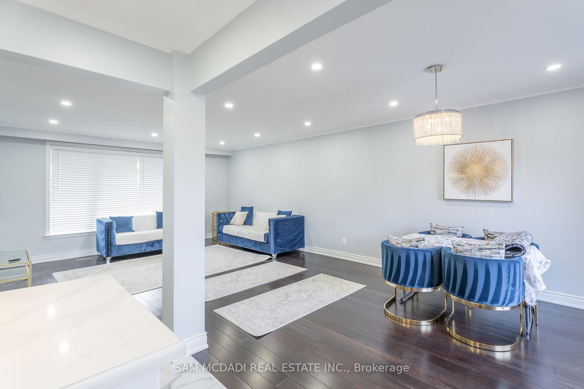 Photo 8 of 54 Bearbury Drive, Etobicoke, Markland Wood — HOMEH