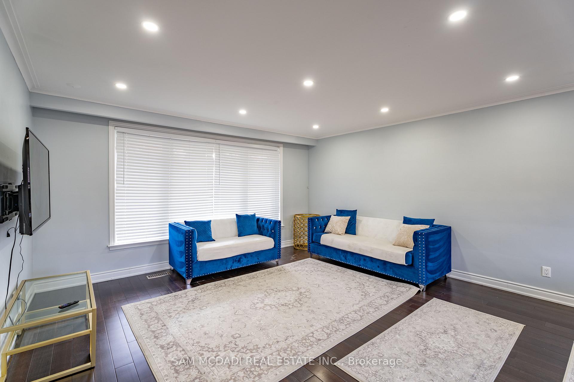 Photo 10 of 54 Bearbury Drive, Etobicoke, Markland Wood — HOMEH