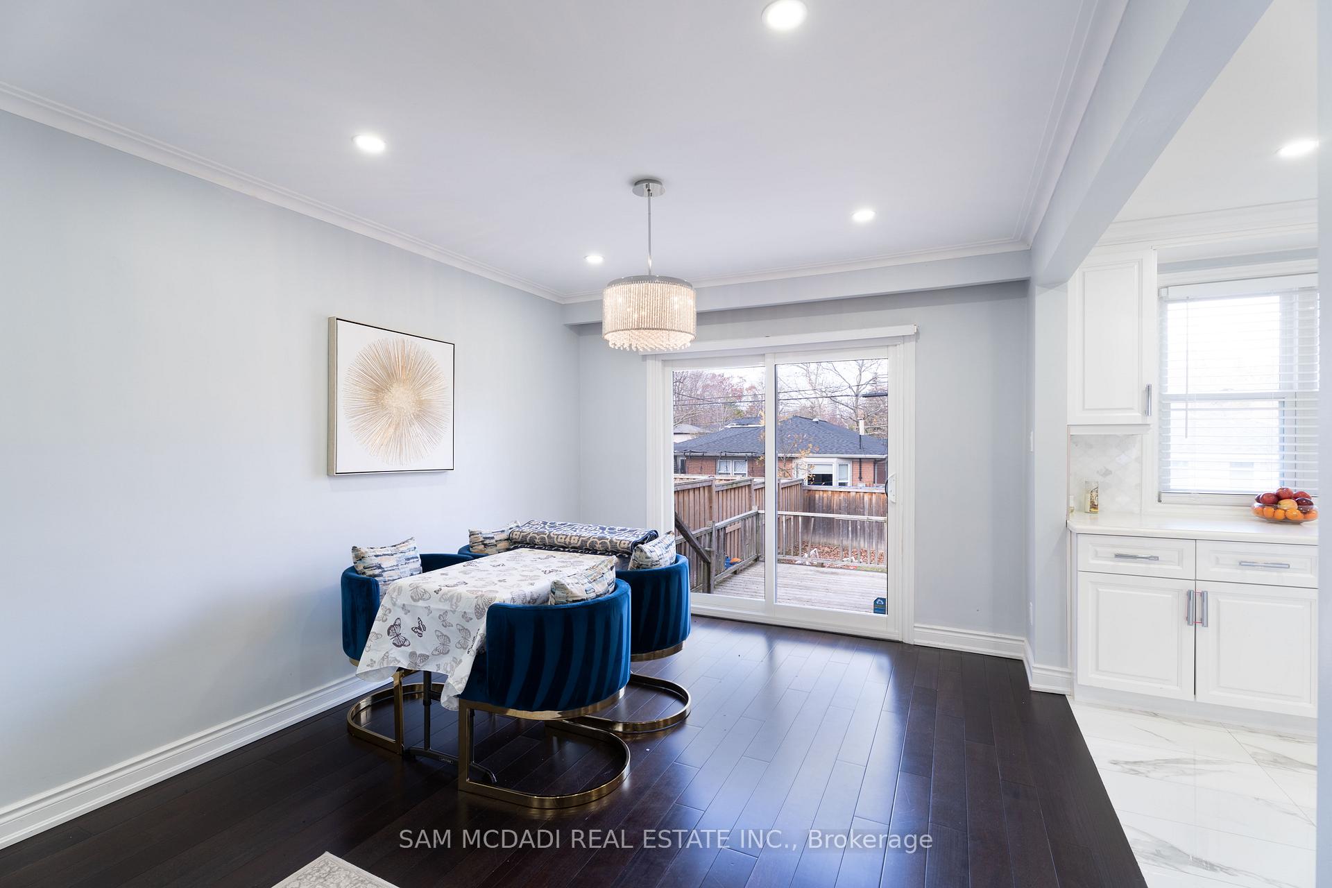 Photo 12 of 54 Bearbury Drive, Etobicoke, Markland Wood — HOMEH