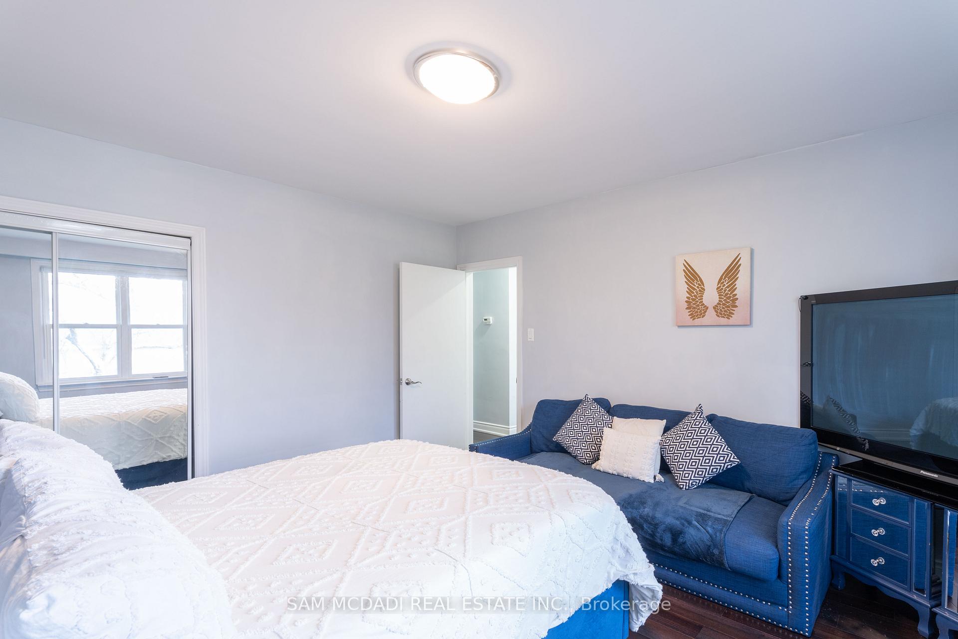 Photo 15 of 54 Bearbury Drive, Etobicoke, Markland Wood — HOMEH