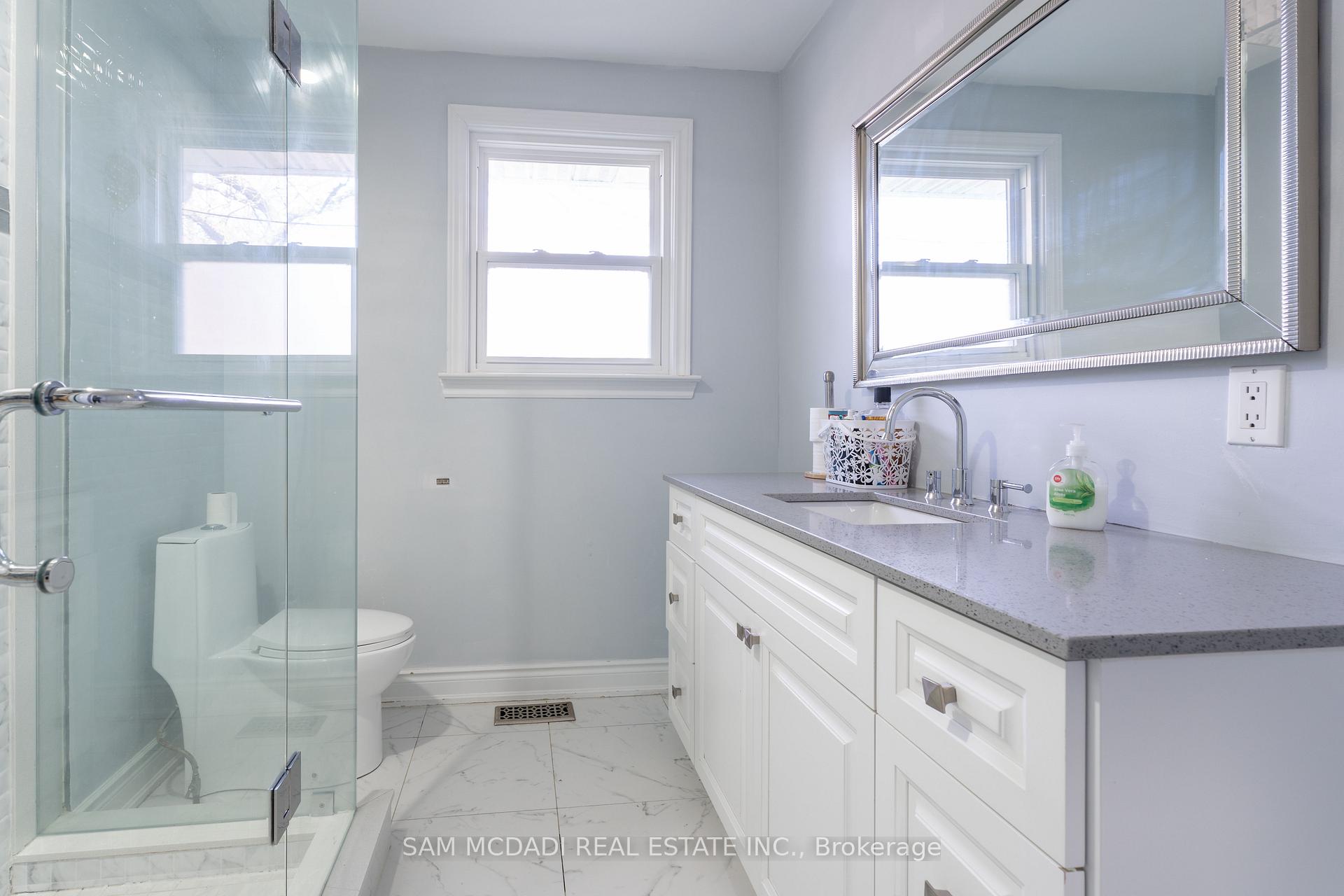 Photo 16 of 54 Bearbury Drive, Etobicoke, Markland Wood — HOMEH