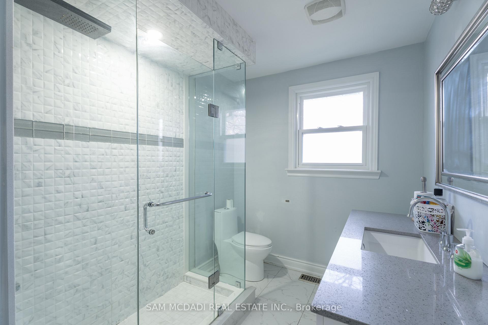 Photo 17 of 54 Bearbury Drive, Etobicoke, Markland Wood — HOMEH
