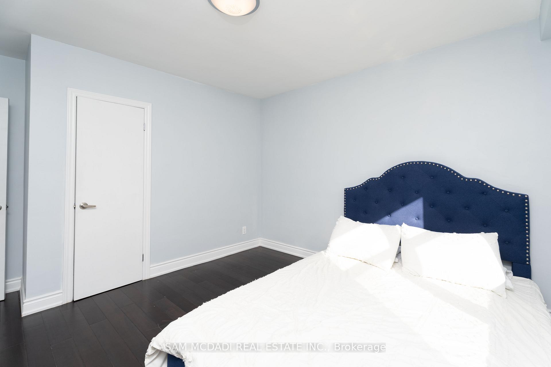Photo 19 of 54 Bearbury Drive, Etobicoke, Markland Wood — HOMEH