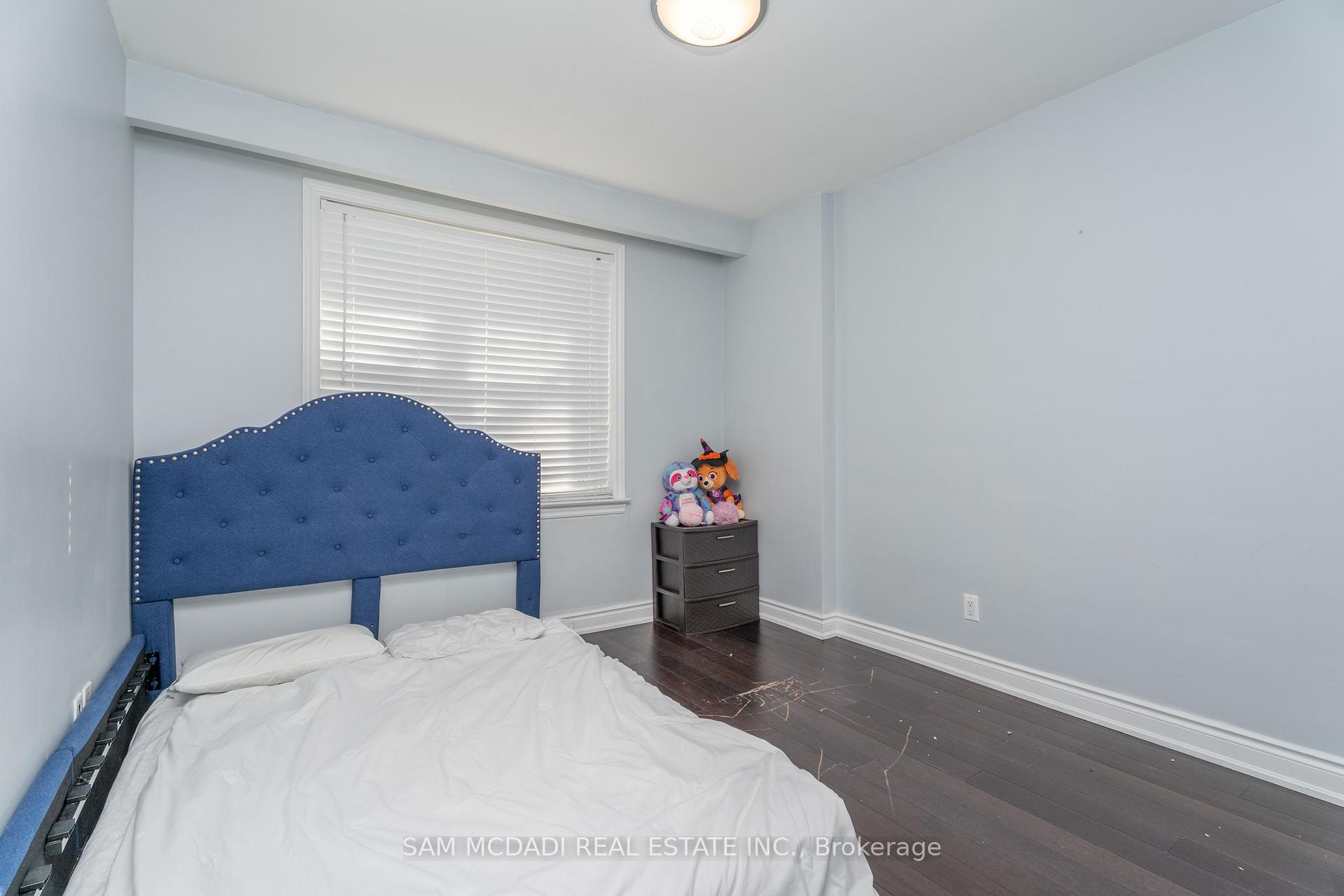 Photo 21 of 54 Bearbury Drive, Etobicoke, Markland Wood — HOMEH