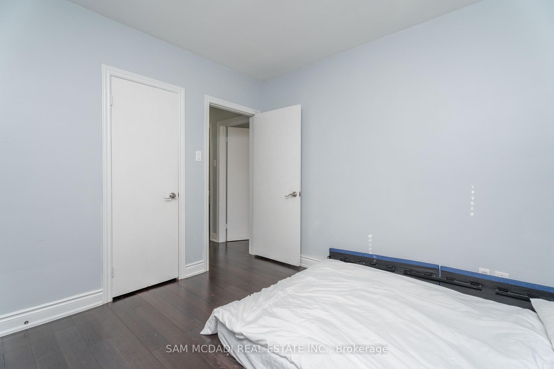 Photo 22 of 54 Bearbury Drive, Etobicoke, Markland Wood — HOMEH