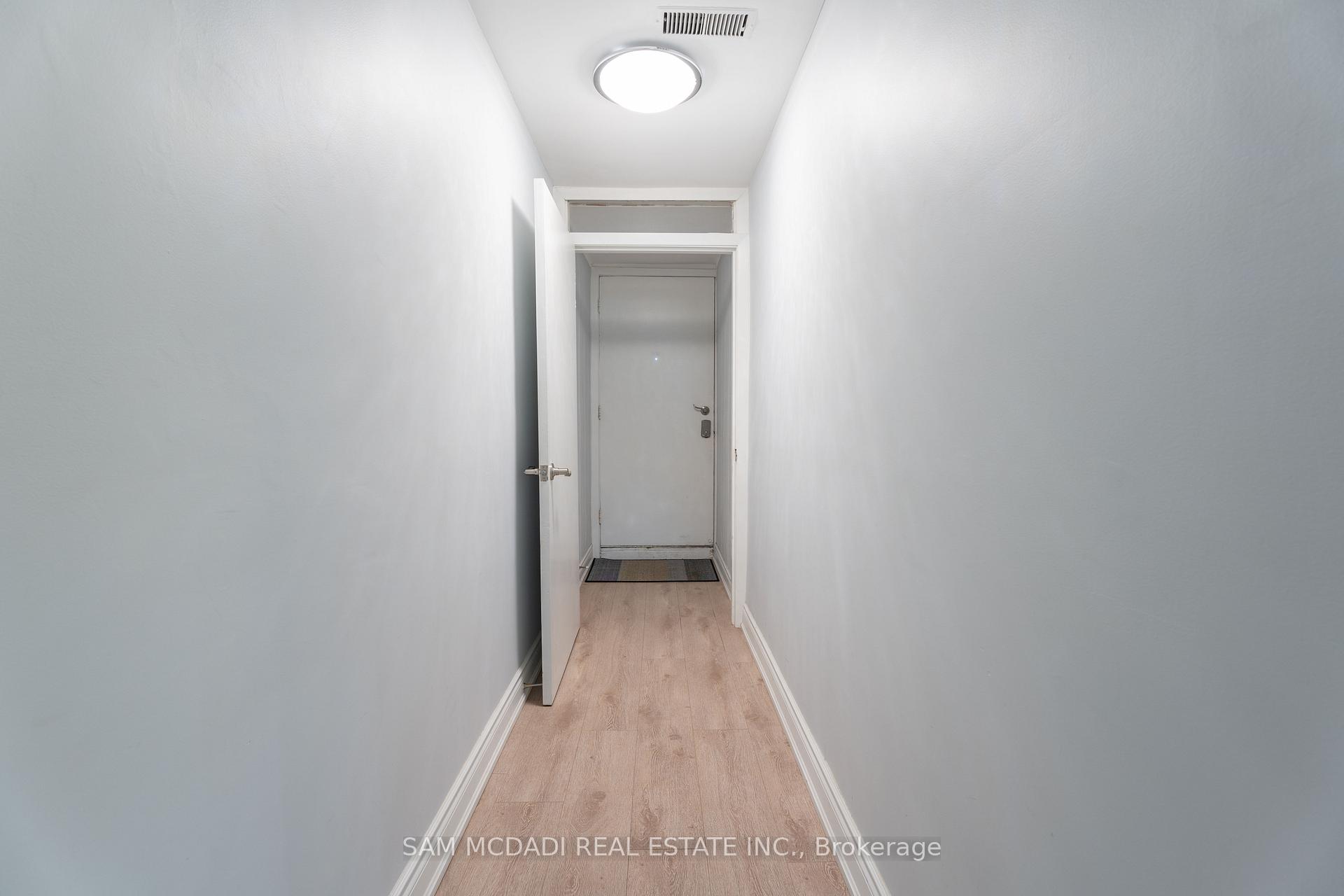 Photo 23 of 54 Bearbury Drive, Etobicoke, Markland Wood — HOMEH