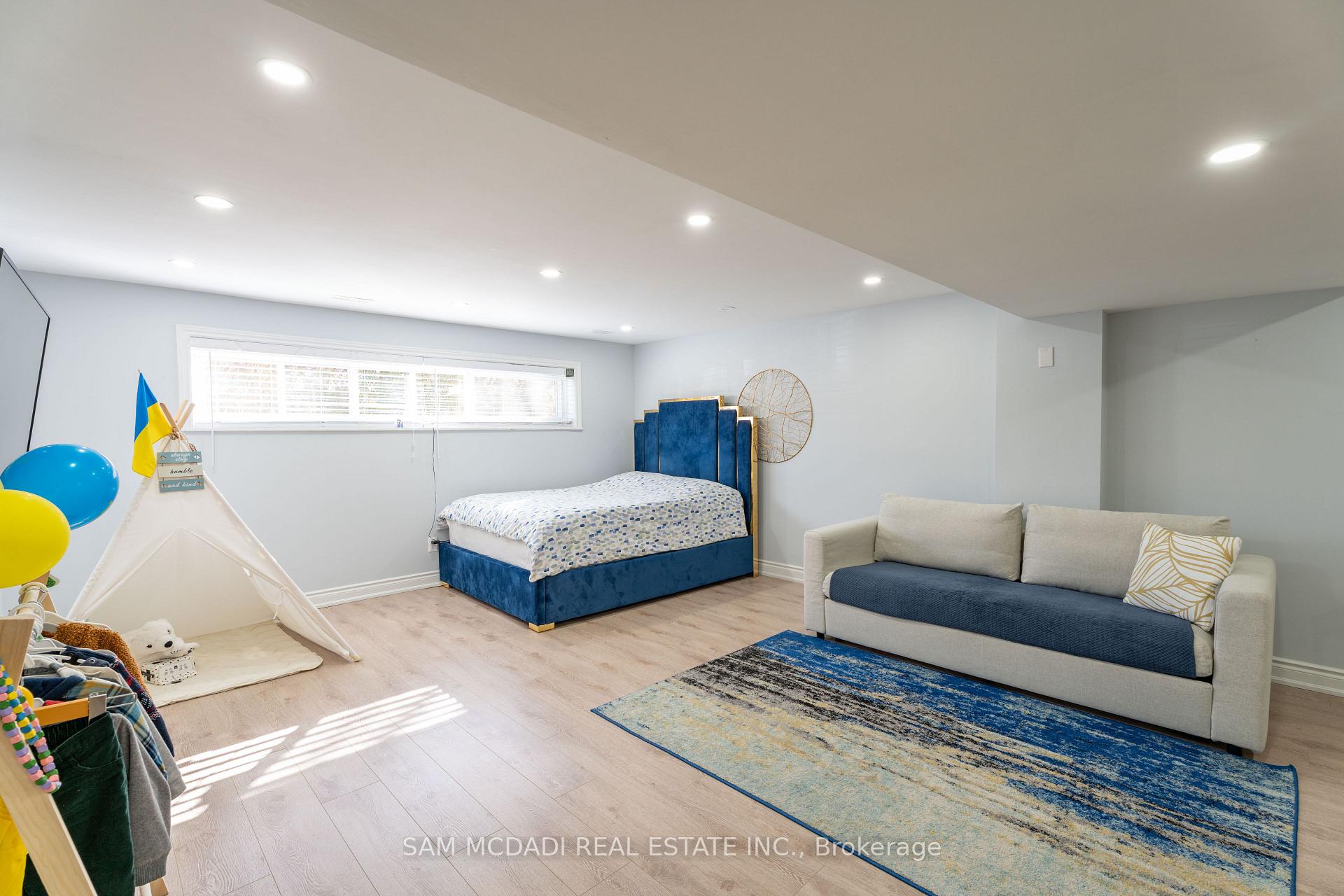 Photo 25 of 54 Bearbury Drive, Etobicoke, Markland Wood — HOMEH