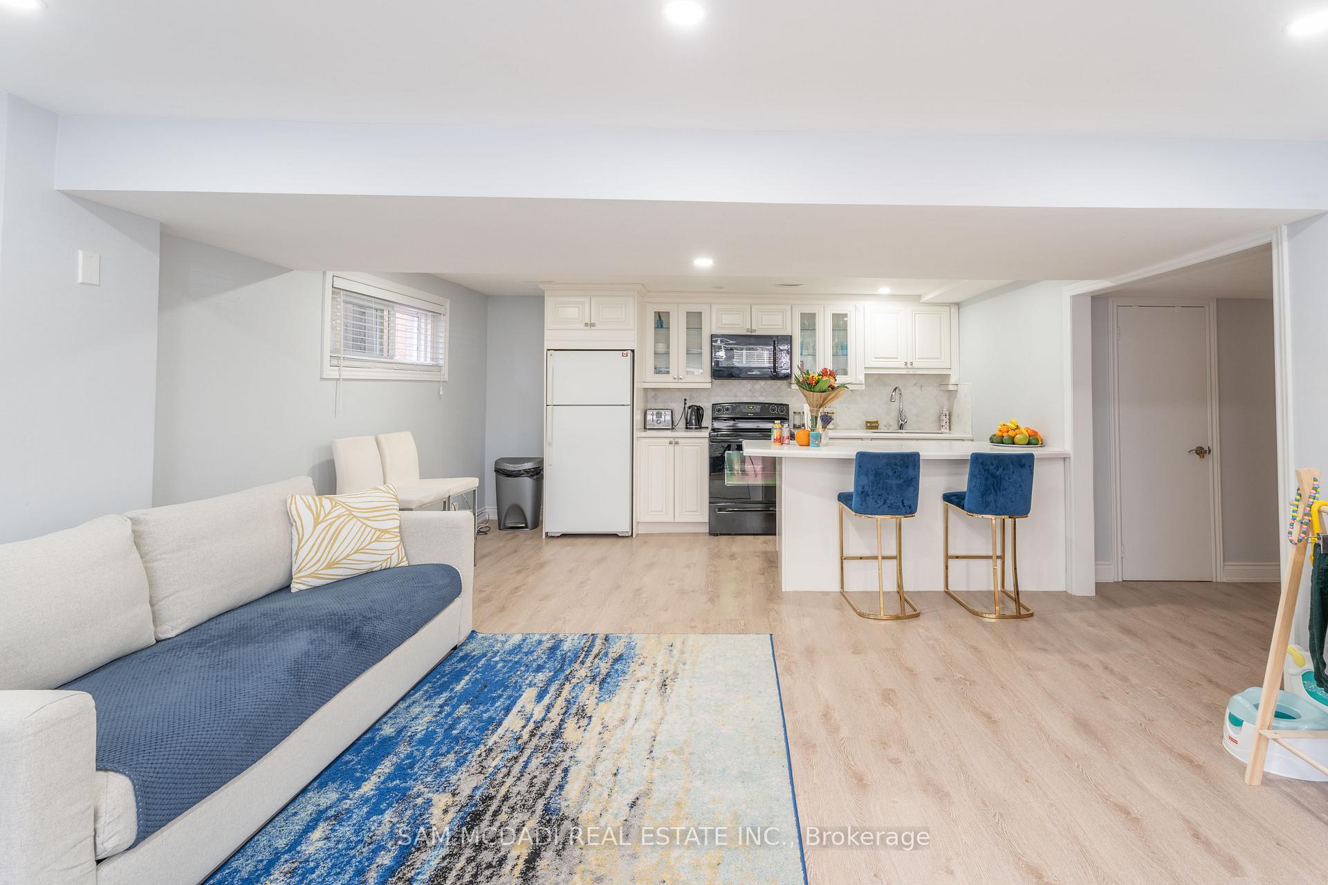 Photo 26 of 54 Bearbury Drive, Etobicoke, Markland Wood — HOMEH