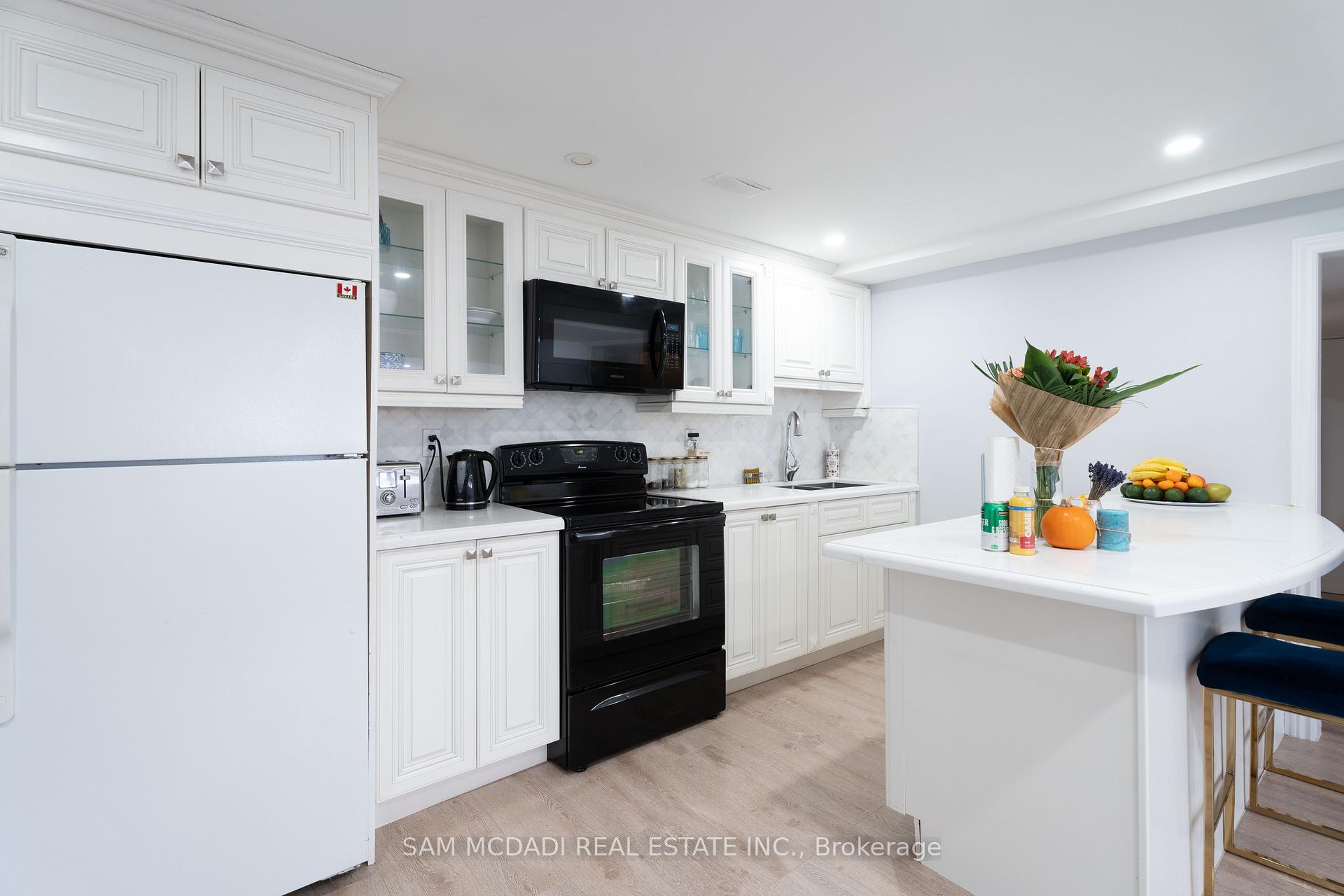 Photo 27 of 54 Bearbury Drive, Etobicoke, Markland Wood — HOMEH