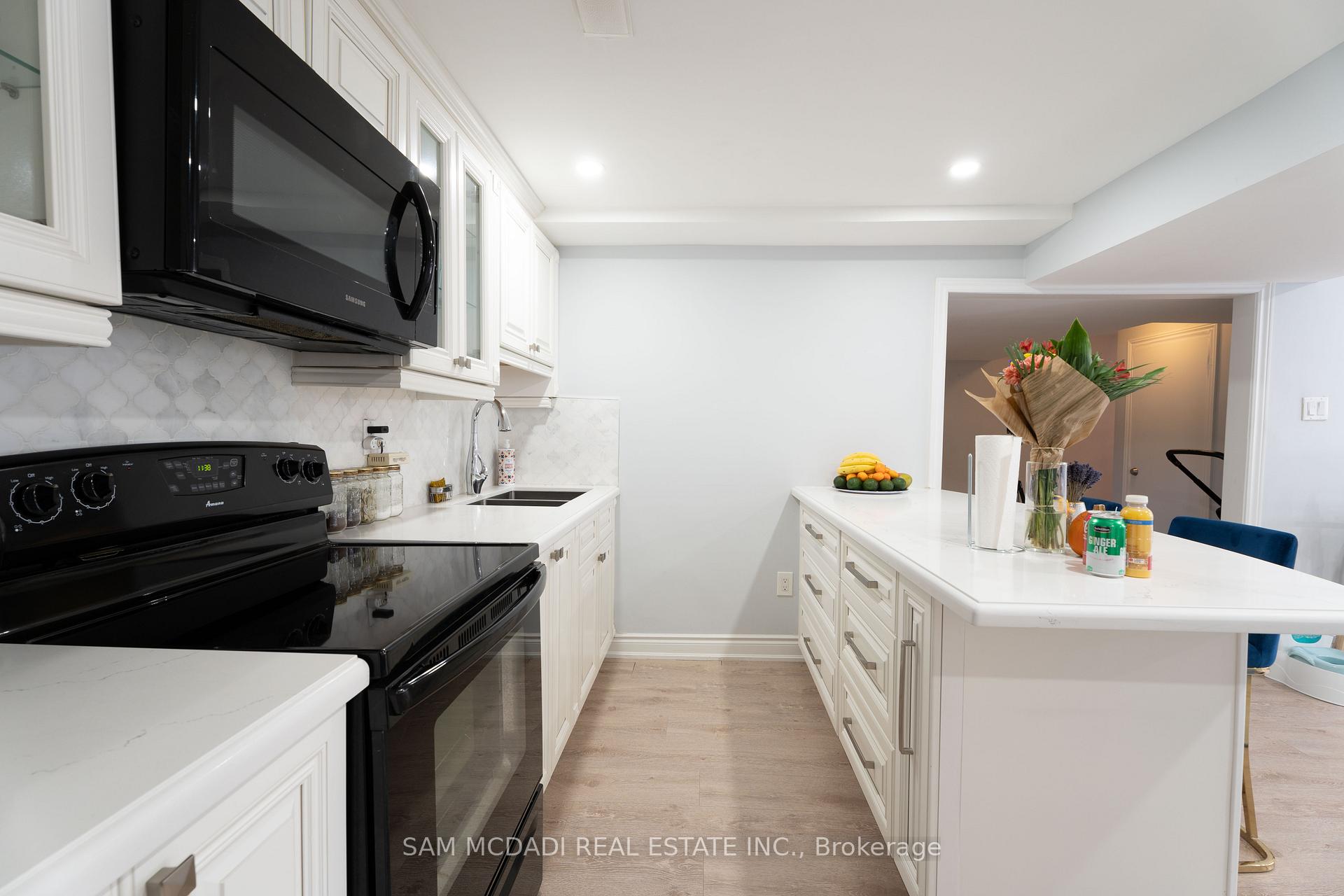 Photo 28 of 54 Bearbury Drive, Etobicoke, Markland Wood — HOMEH