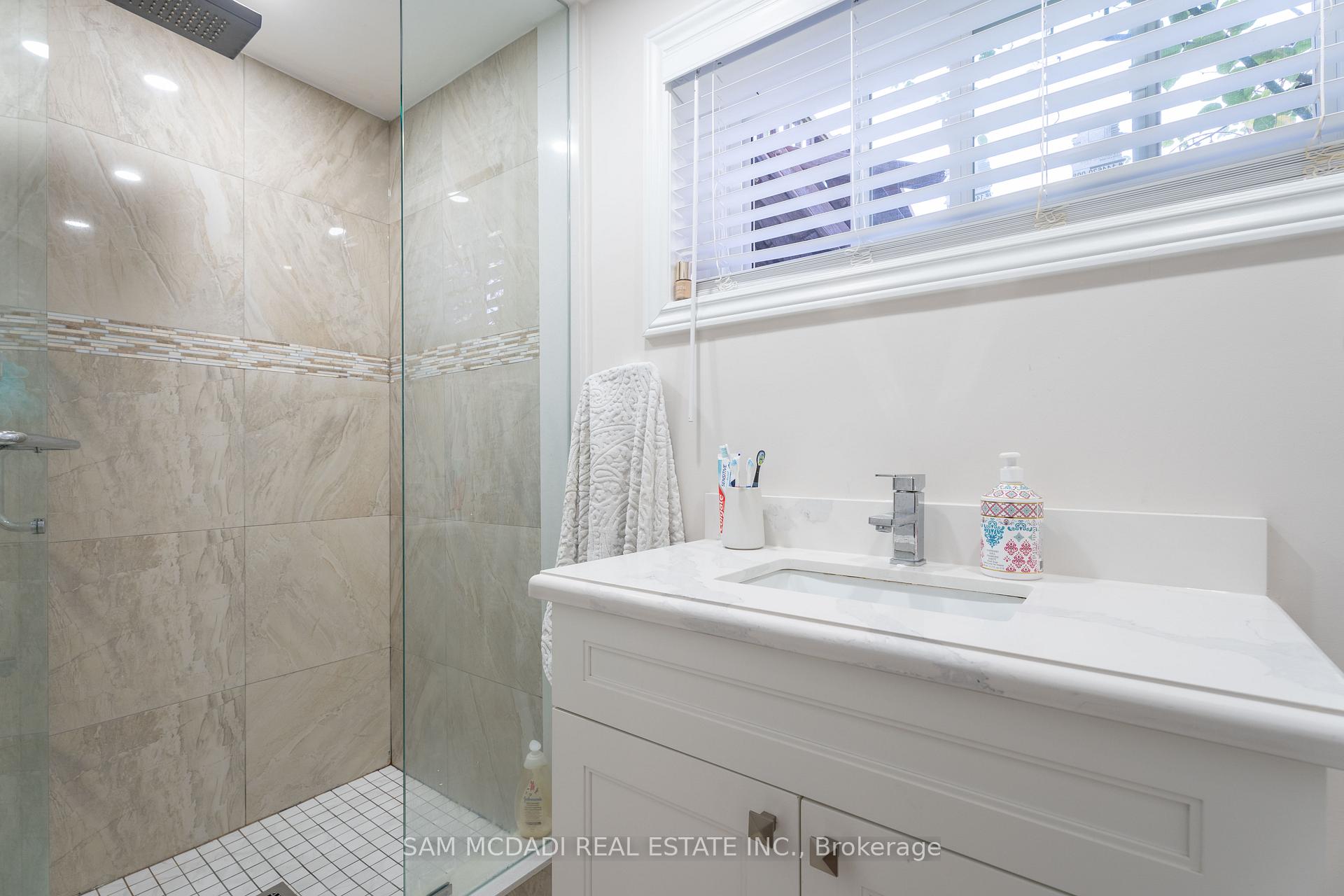 Photo 29 of 54 Bearbury Drive, Etobicoke, Markland Wood — HOMEH