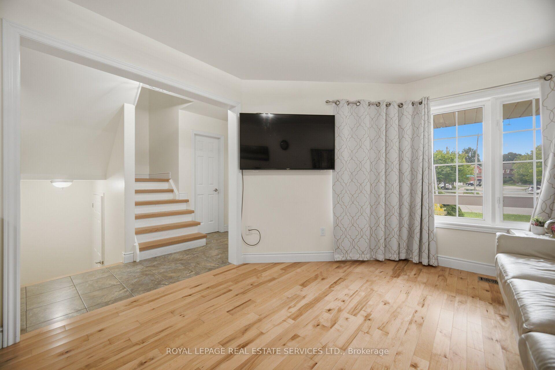 Photo 11 of 28 Wheatland Drive, Cambridge, Christopher-Champlain — HOMEH