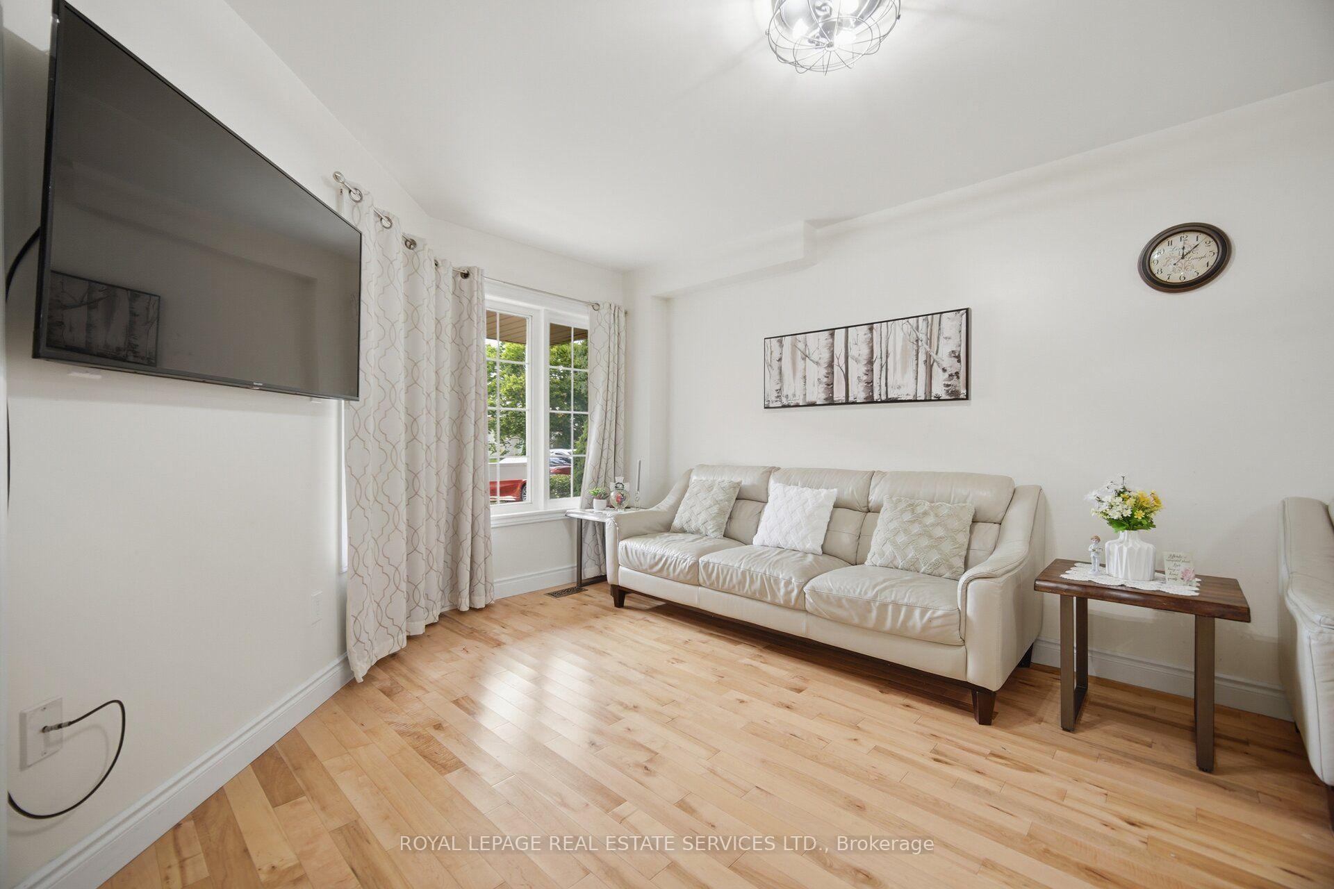 Photo 12 of 28 Wheatland Drive, Cambridge, Christopher-Champlain — HOMEH