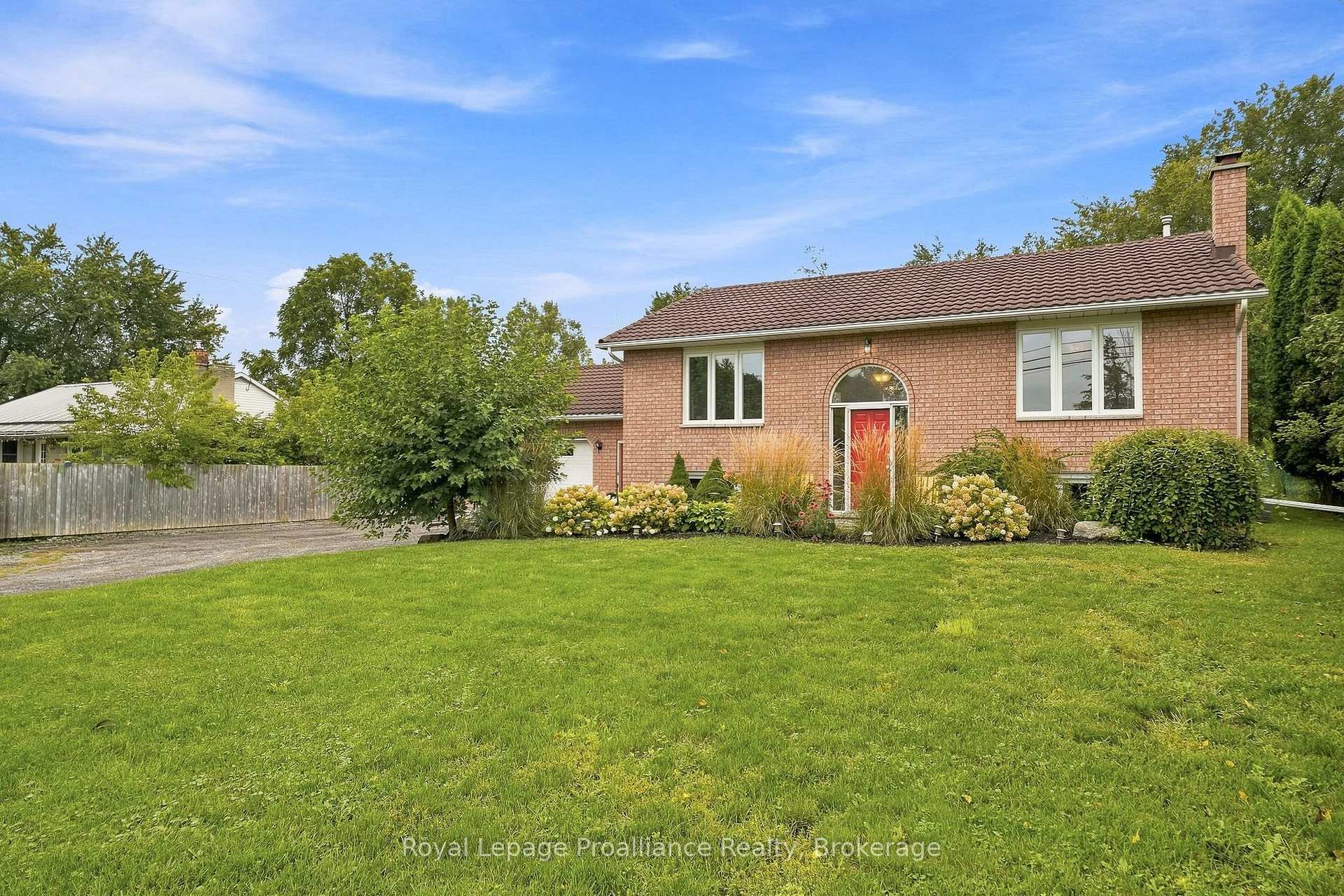 Photo 2 of 131 Ashley Street, Belleville, Thurlow Ward — HOMEH