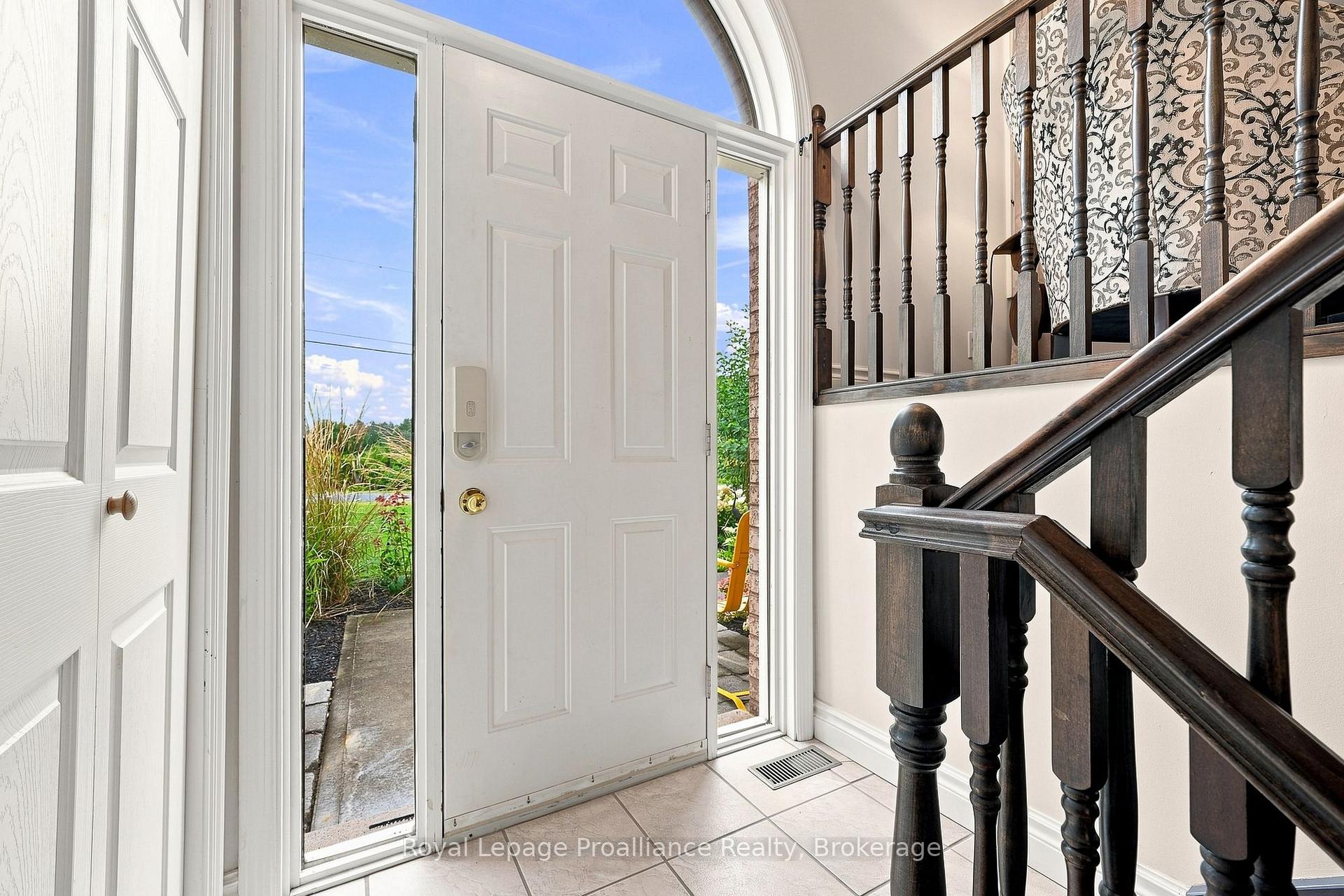Photo 4 of 131 Ashley Street, Belleville, Thurlow Ward — HOMEH
