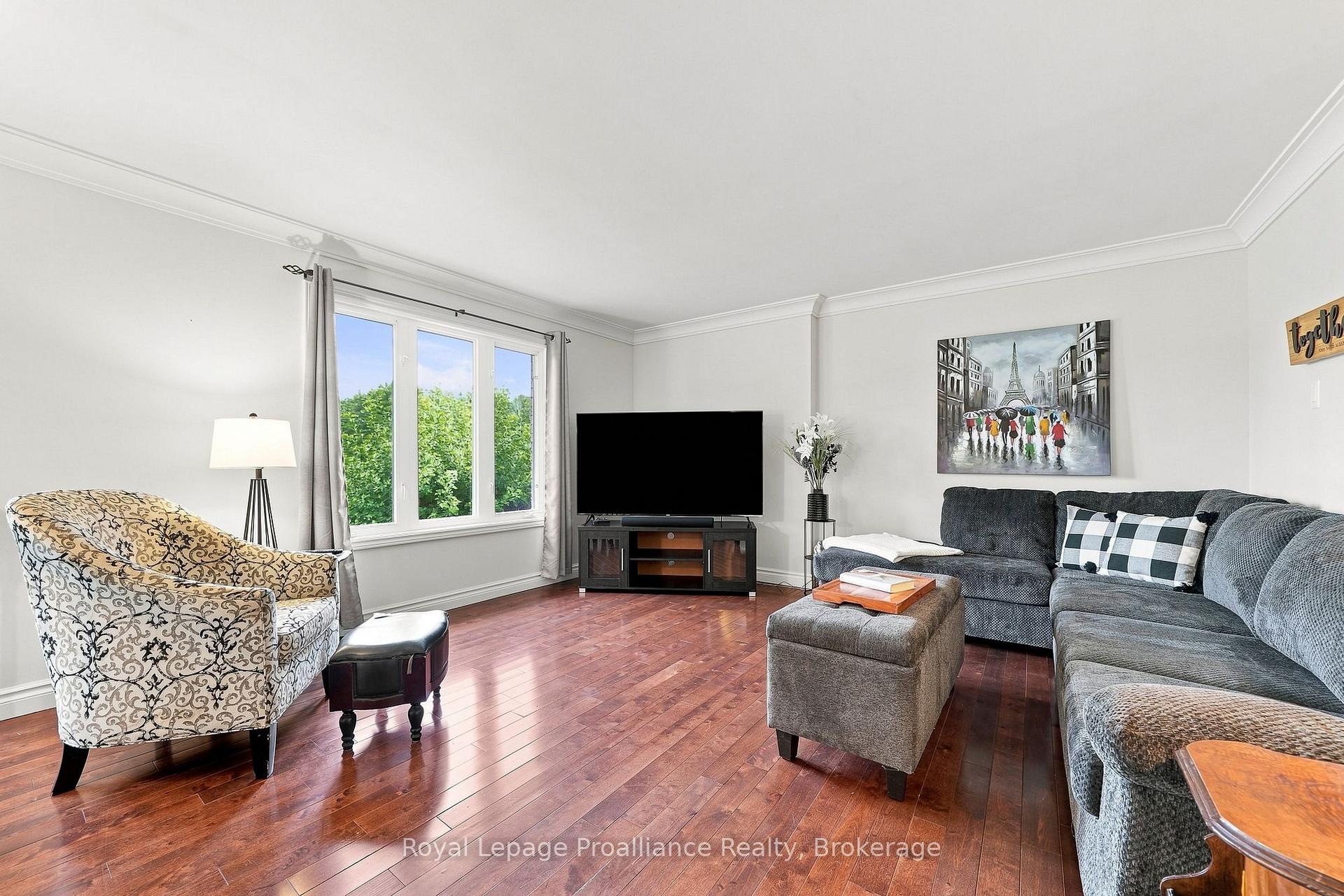 Photo 7 of 131 Ashley Street, Belleville, Thurlow Ward — HOMEH