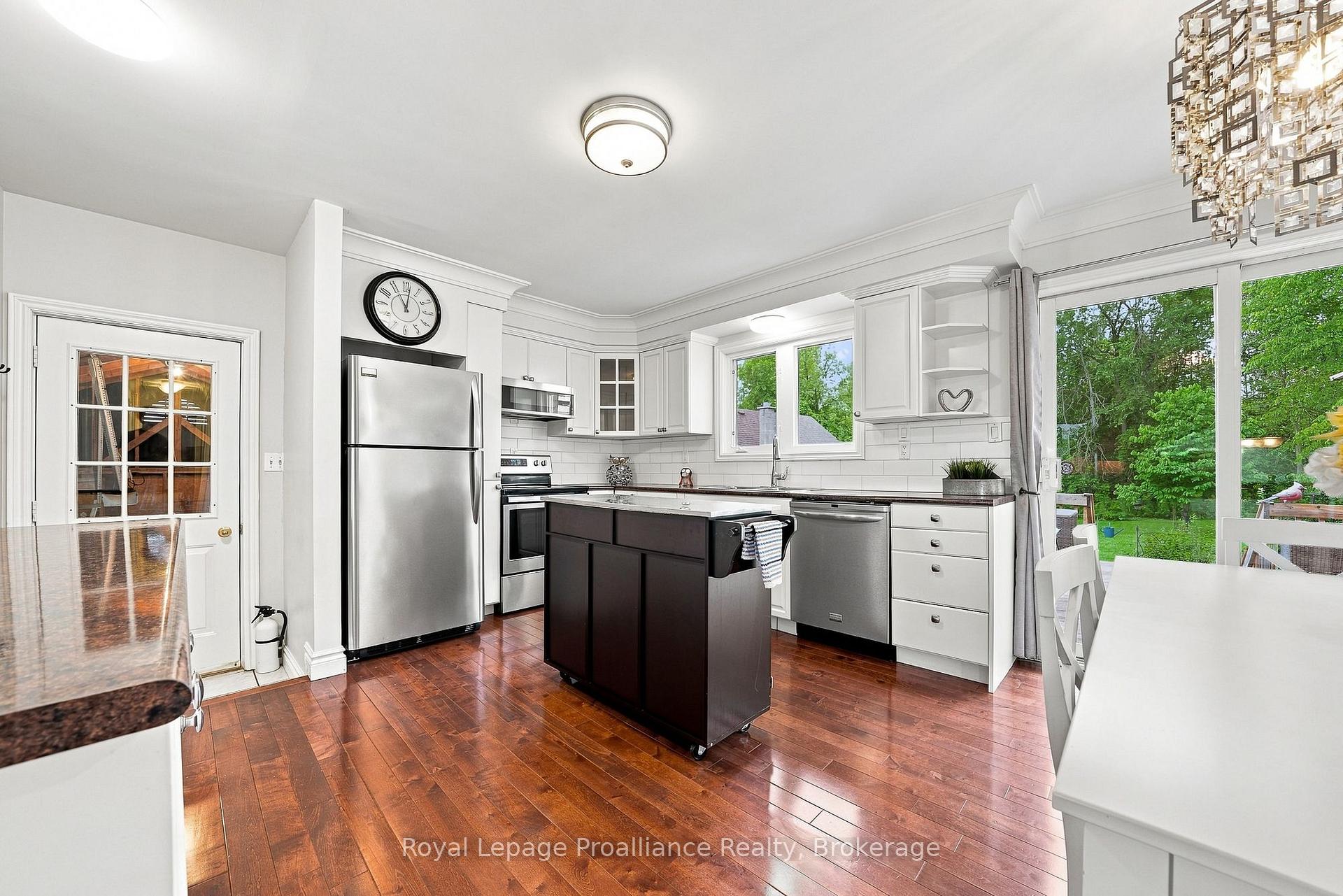 Photo 13 of 131 Ashley Street, Belleville, Thurlow Ward — HOMEH