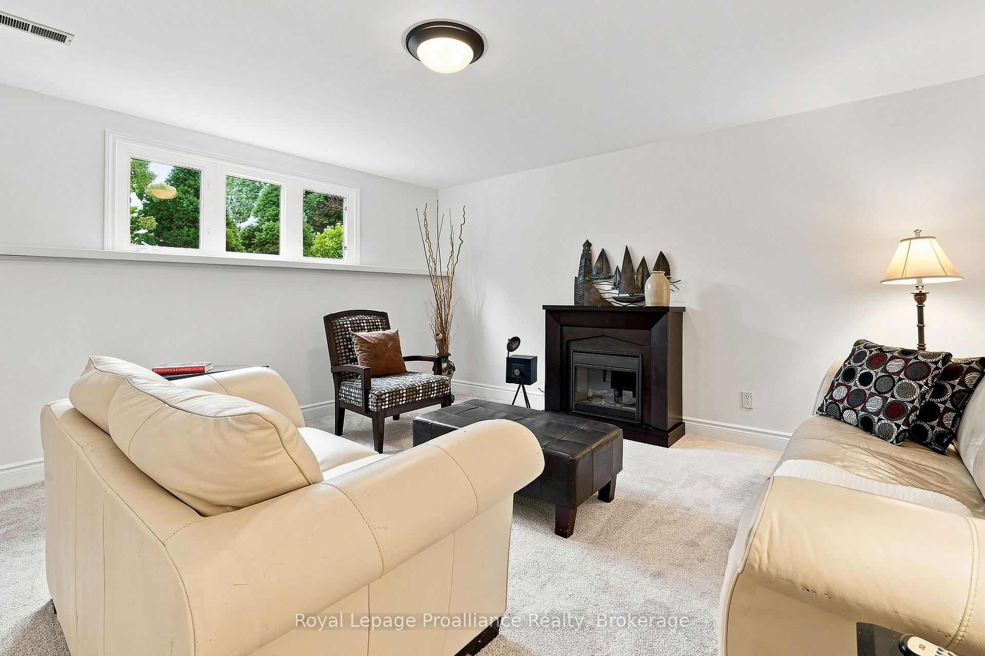 Photo 24 of 131 Ashley Street, Belleville, Thurlow Ward — HOMEH