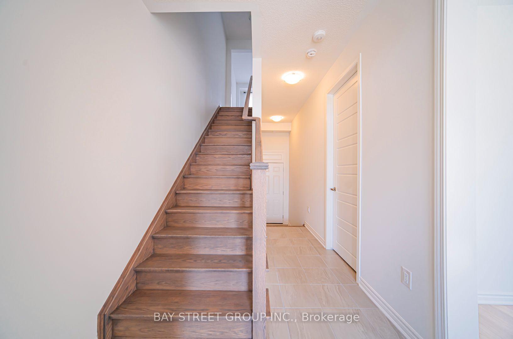 Photo 8 of 1403 William Halton Parkway, Oakville, Northwest — HOMEH