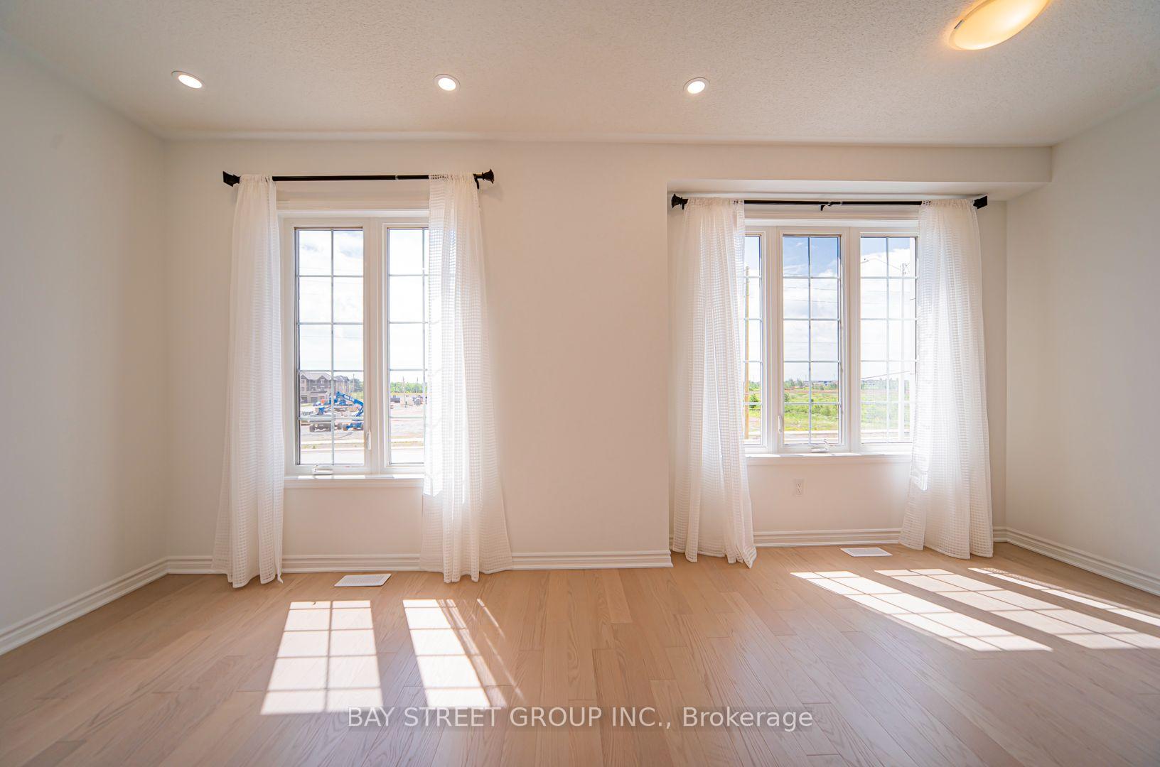 Photo 9 of 1403 William Halton Parkway, Oakville, Northwest — HOMEH