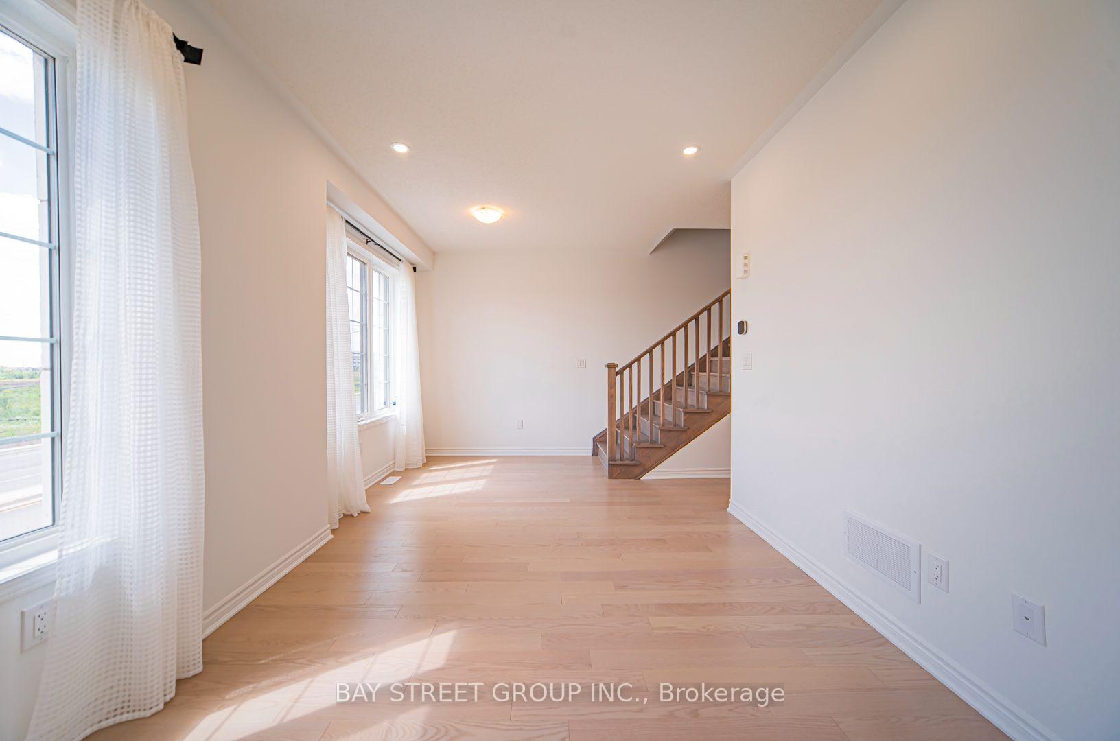Photo 10 of 1403 William Halton Parkway, Oakville, Northwest — HOMEH