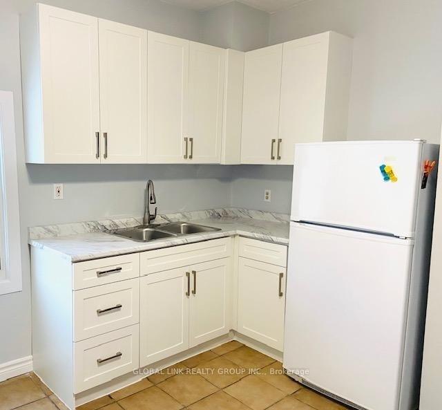 Photo 3 of Unit B, 20 Wedsworth Street, St. Catharines, Oakdale — HOMEH