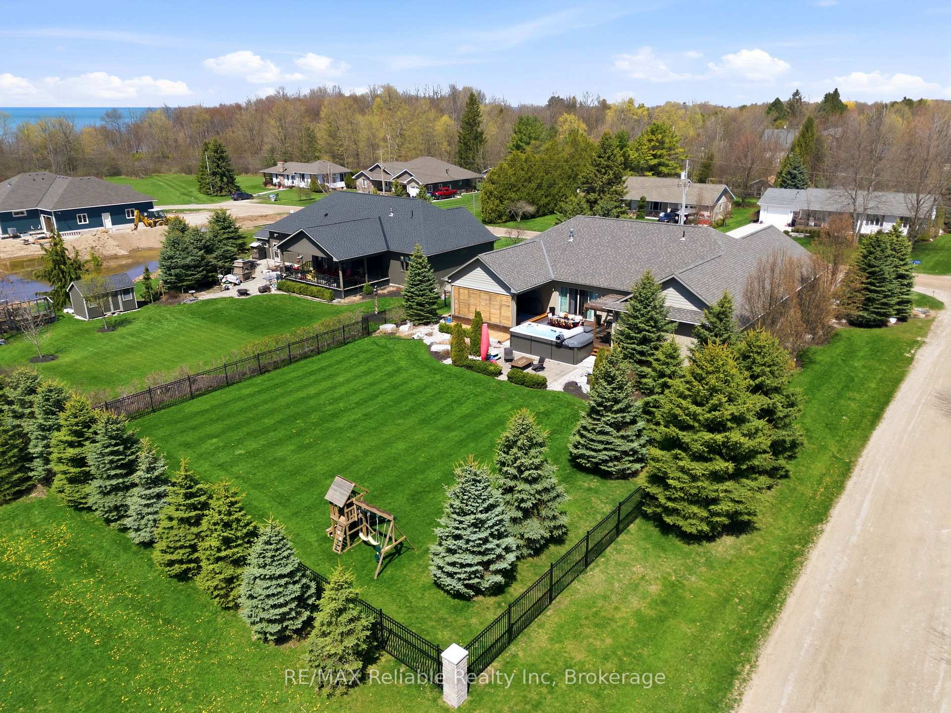 Photo 3 of 74764 Elm Crescent, Bluewater, Stanley — HOMEH