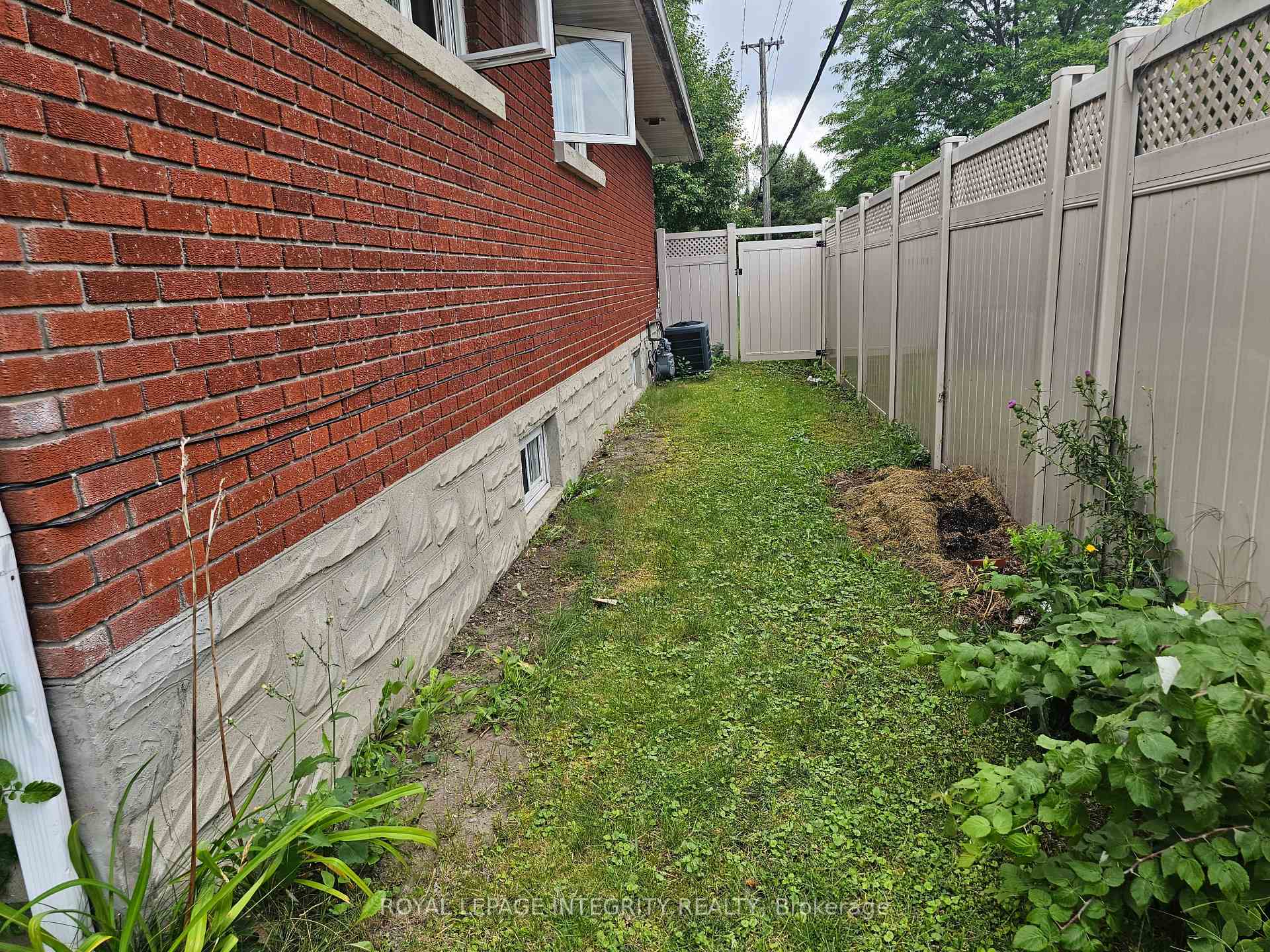 Photo 7 of 2150 Lemay Crescent, Ottawa, Elmvale Acres/Urbandale — HOMEH