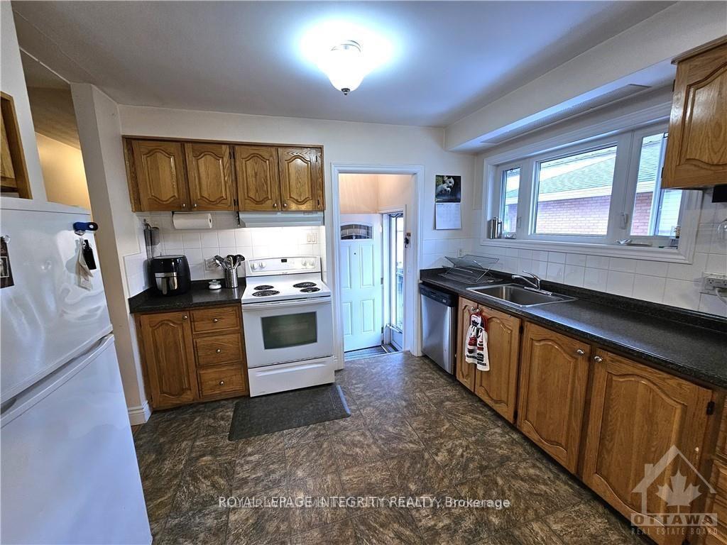 Photo 16 of 2150 Lemay Crescent, Ottawa, Elmvale Acres/Urbandale — HOMEH