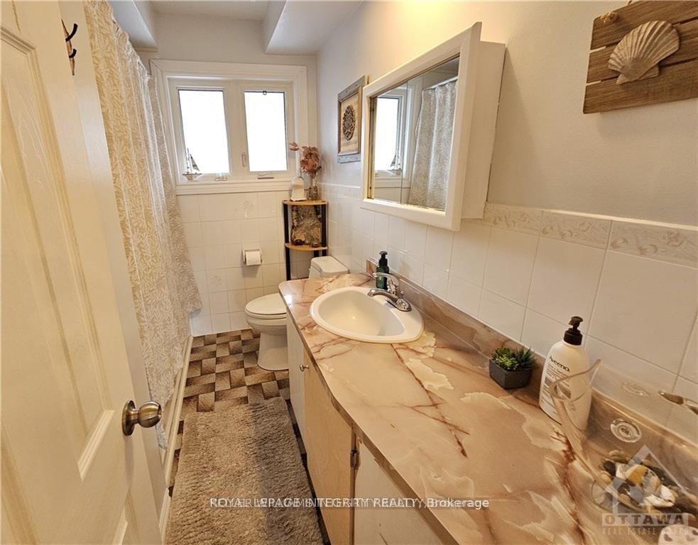 Photo 18 of 2150 Lemay Crescent, Ottawa, Elmvale Acres/Urbandale — HOMEH