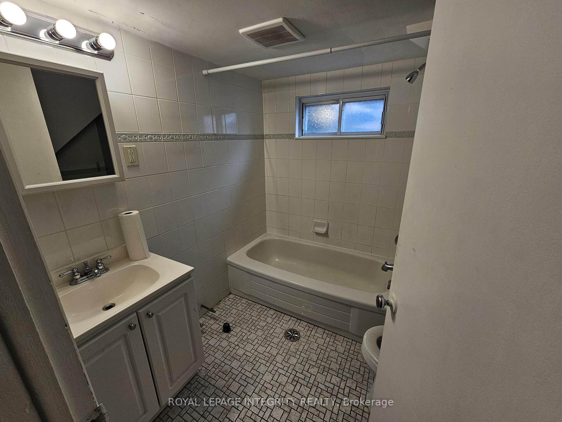 Photo 23 of 2150 Lemay Crescent, Ottawa, Elmvale Acres/Urbandale — HOMEH