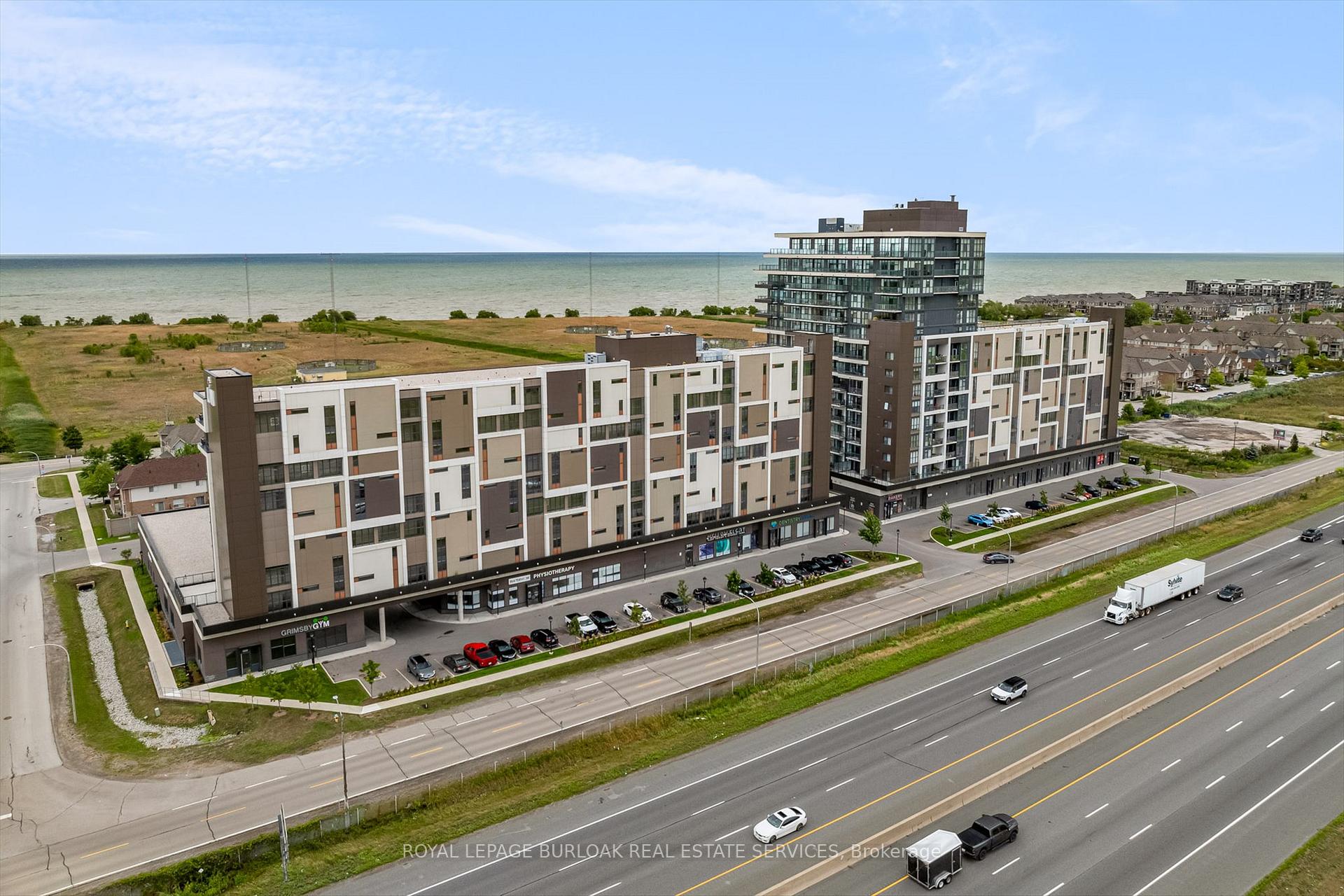 Front of Unit 612, 550 North Service Road N