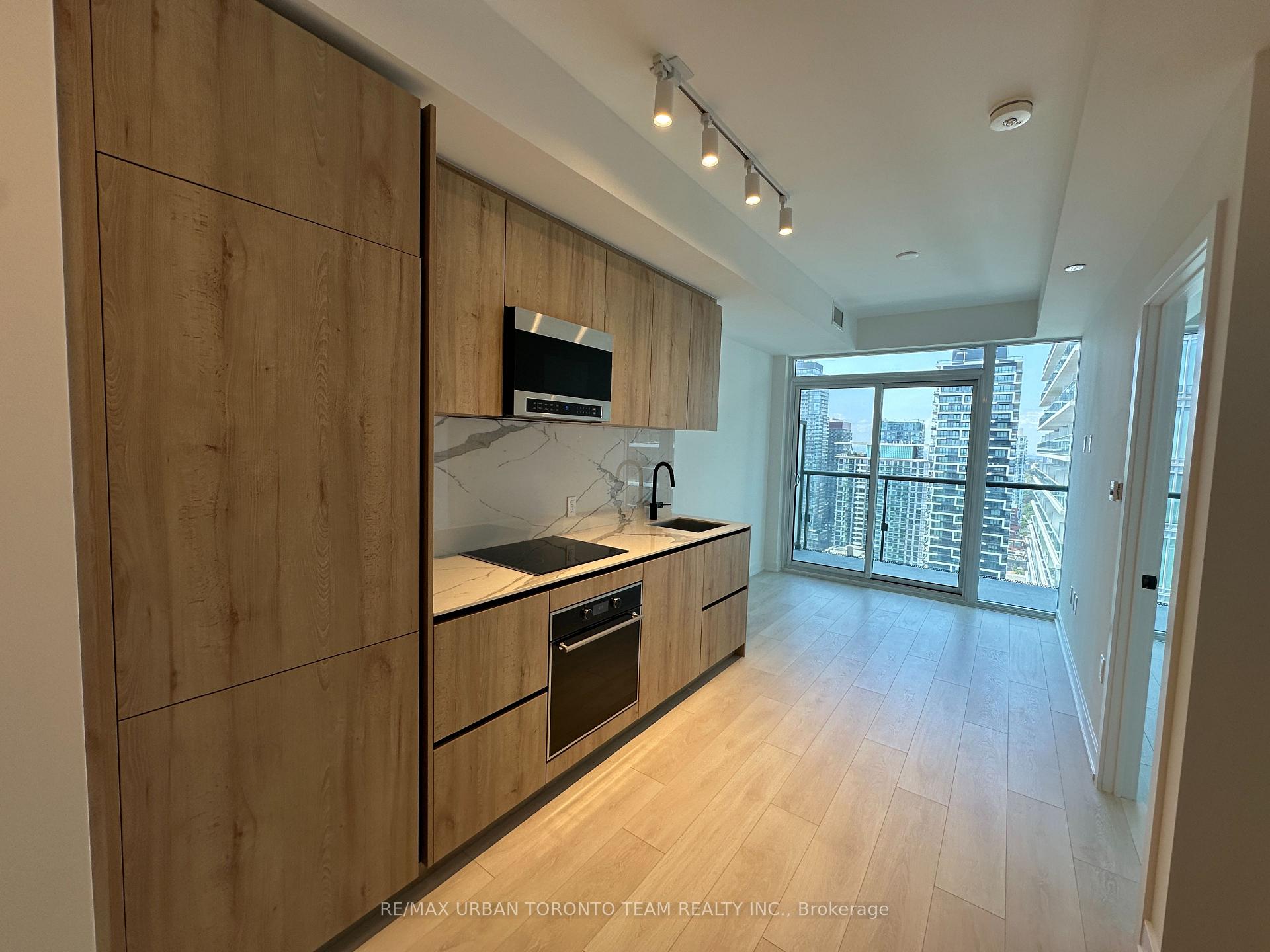 Photo 3 of Unit 3304, 127 Broadway Avenue, Toronto, Mount Pleasant West — HOMEH