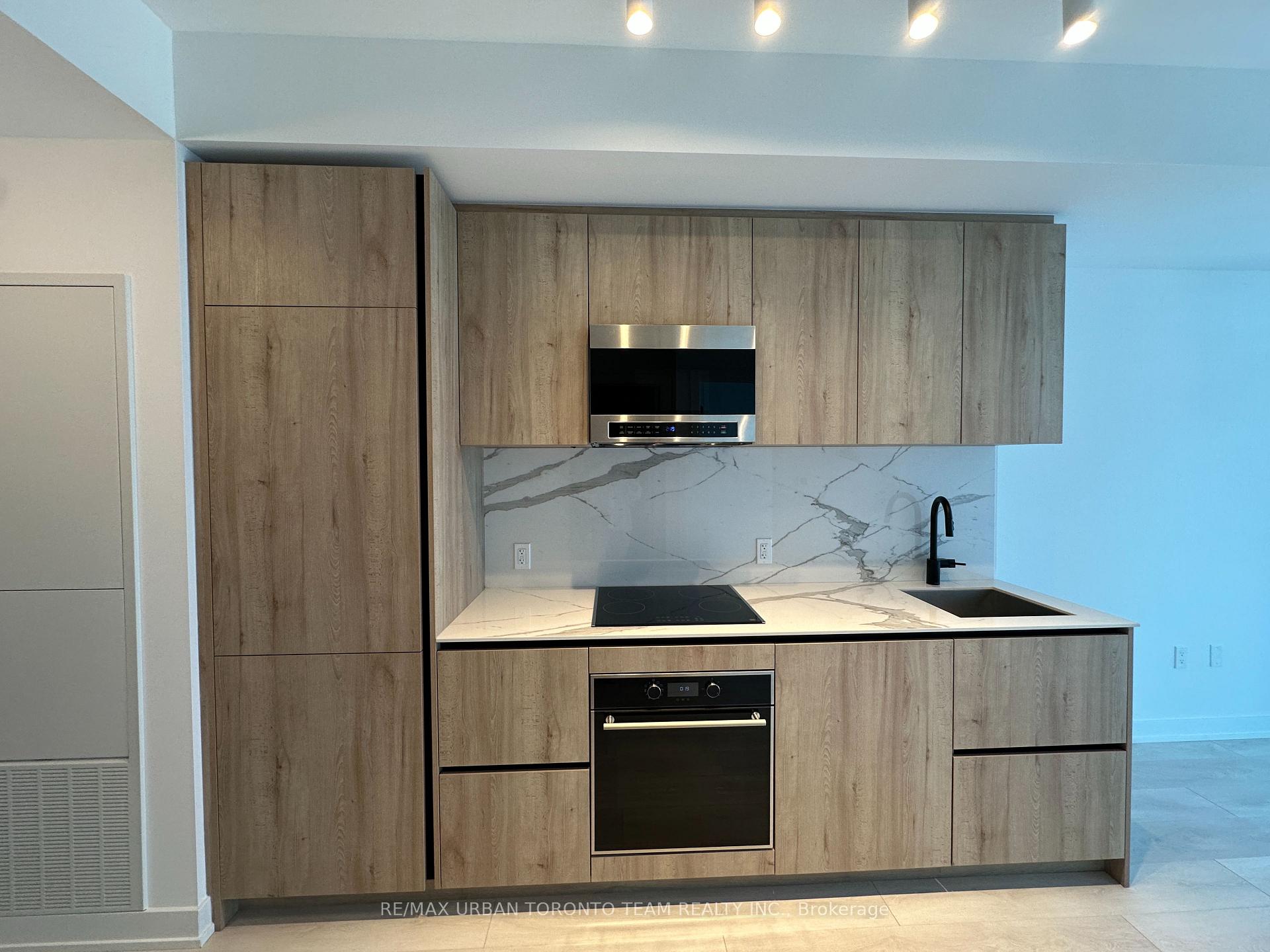 Photo 4 of Unit 3304, 127 Broadway Avenue, Toronto, Mount Pleasant West — HOMEH