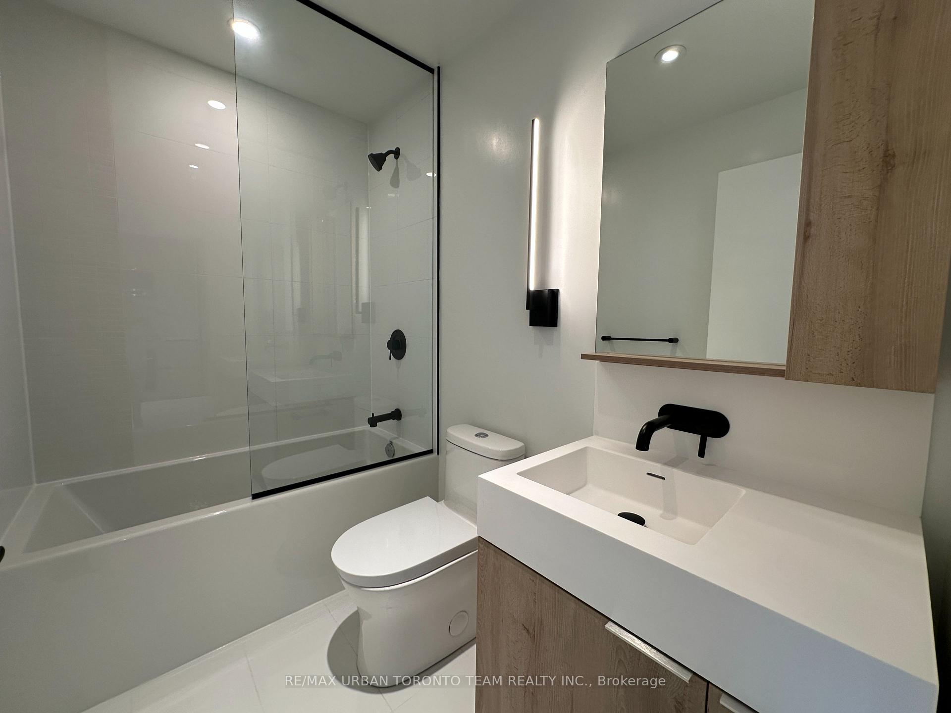 Photo 5 of Unit 3304, 127 Broadway Avenue, Toronto, Mount Pleasant West — HOMEH