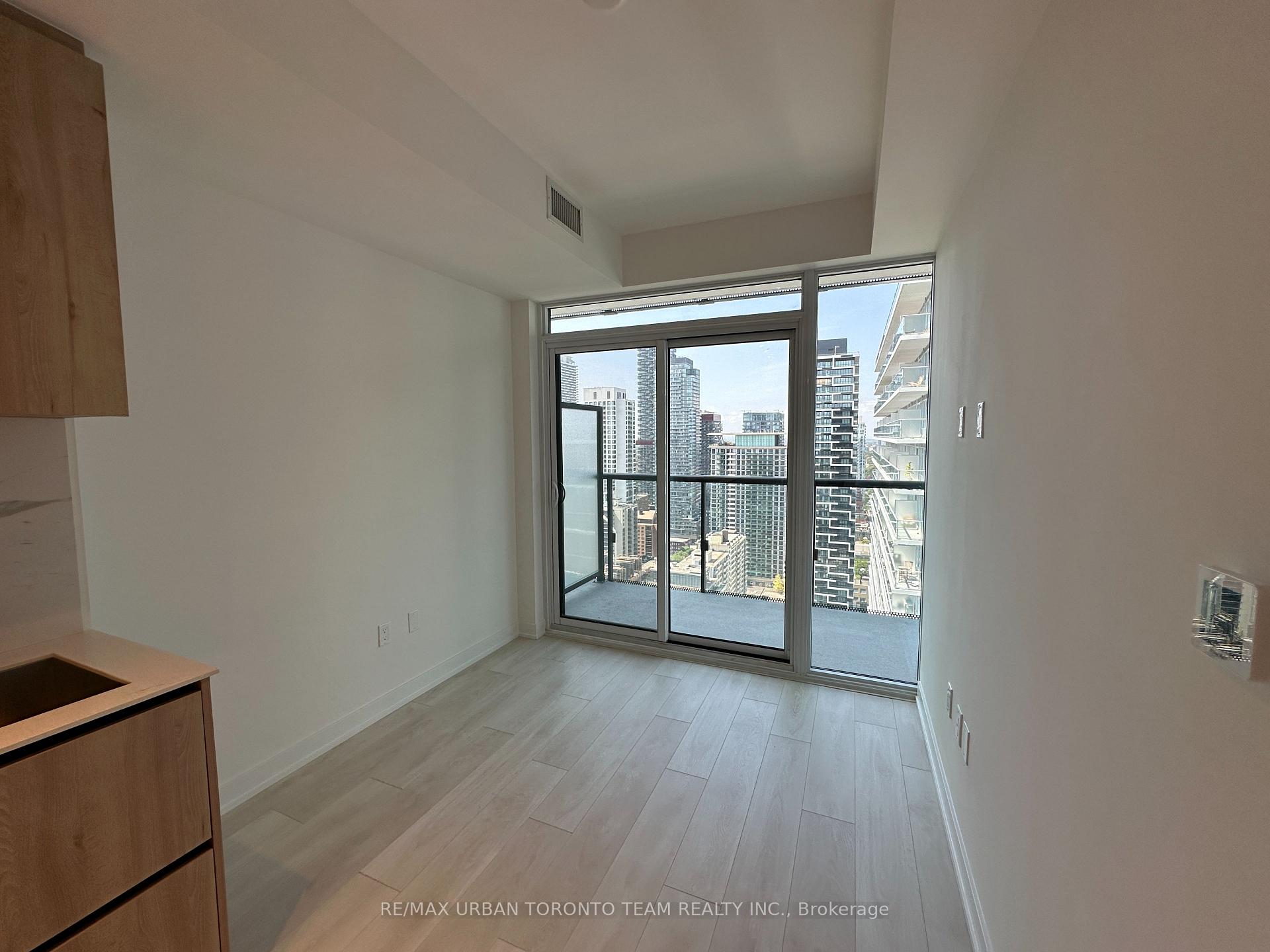 Photo 6 of Unit 3304, 127 Broadway Avenue, Toronto, Mount Pleasant West — HOMEH