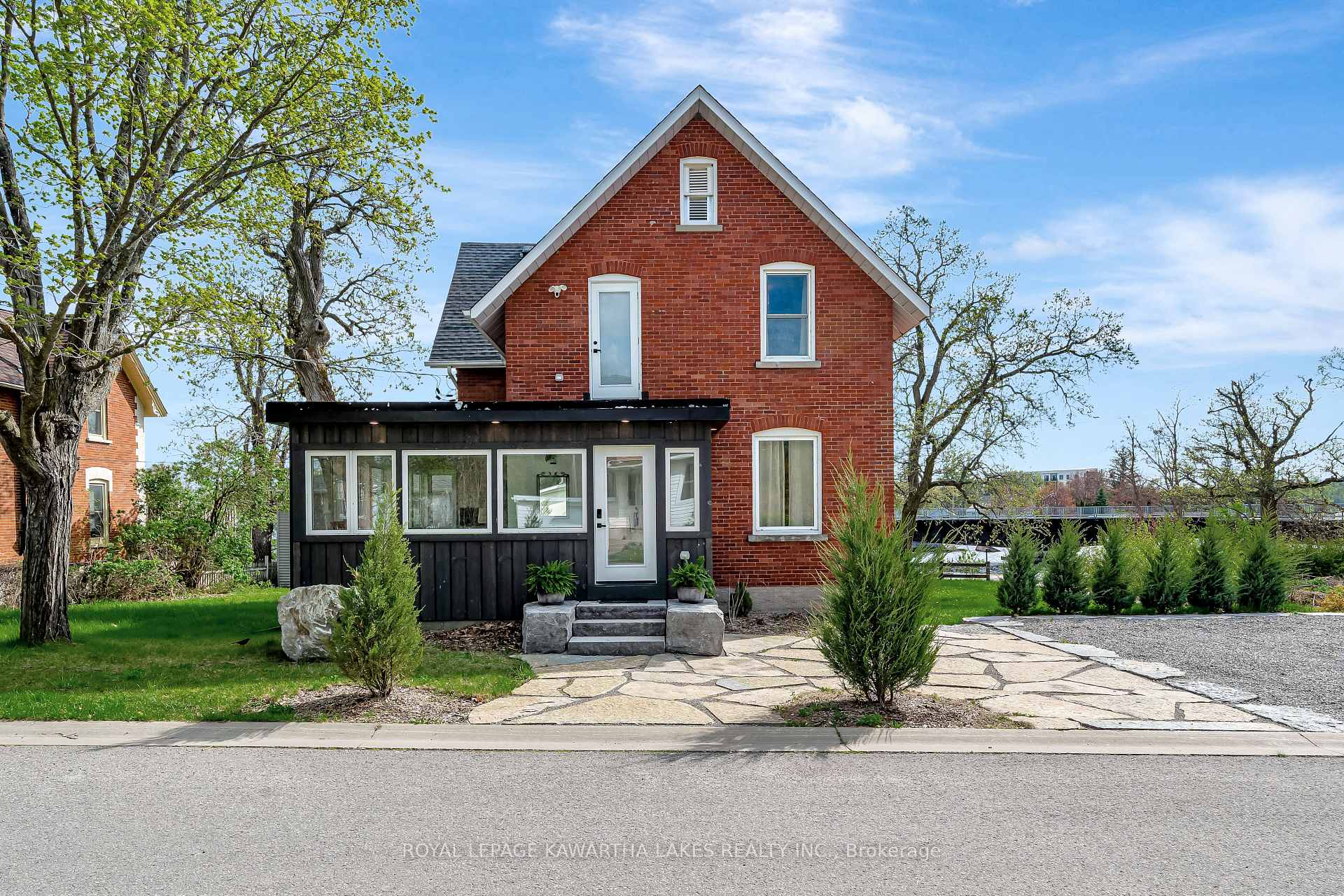 Photo 2 of 45 Oak Street, Kawartha Lakes, Fenelon Falls — HOMEH