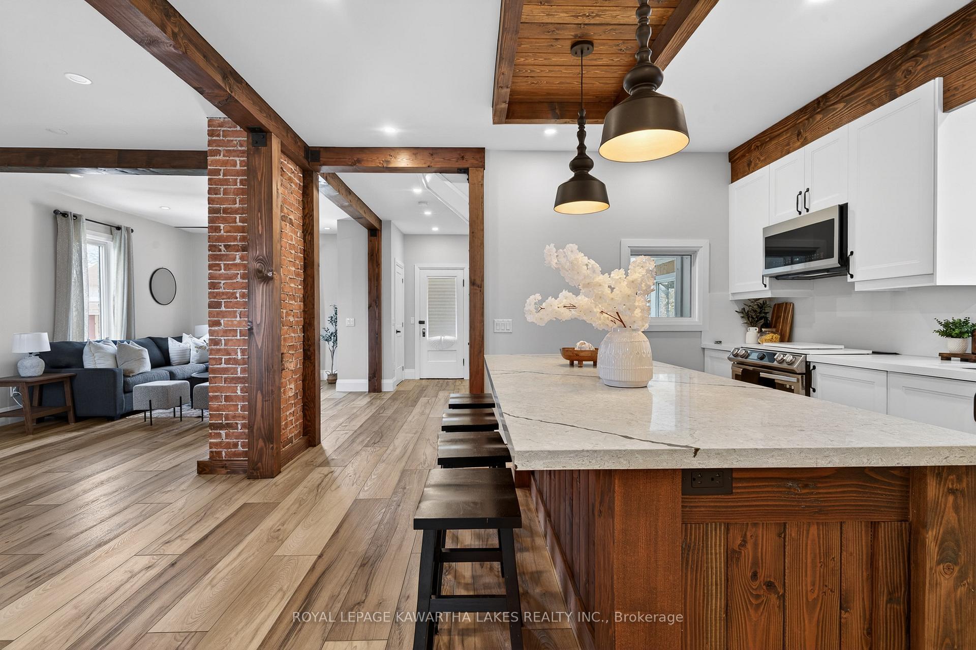Photo 8 of 45 Oak Street, Kawartha Lakes, Fenelon Falls — HOMEH