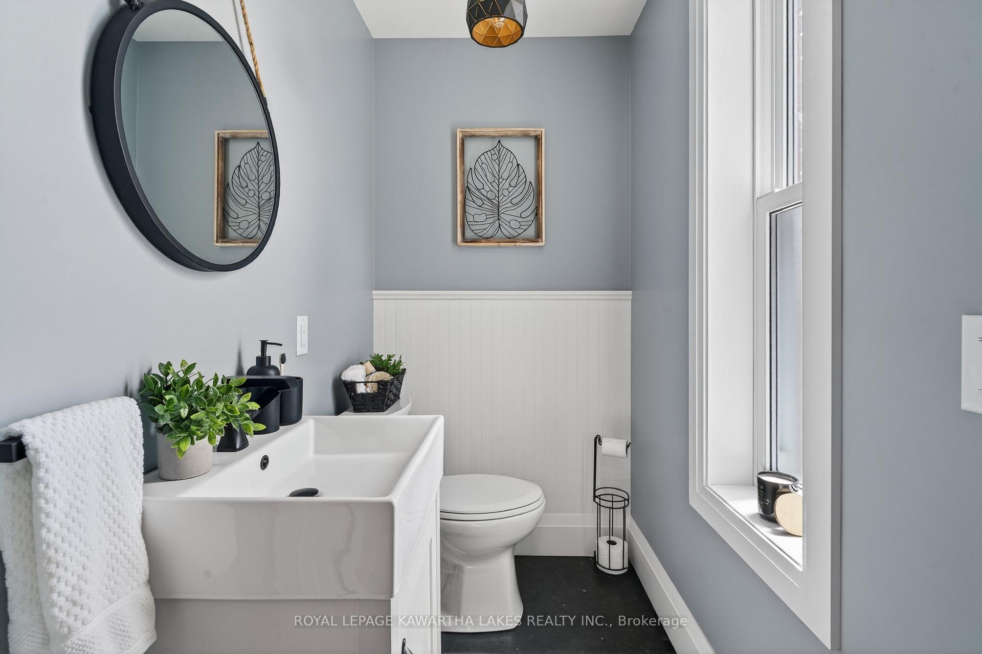 Photo 11 of 45 Oak Street, Kawartha Lakes, Fenelon Falls — HOMEH