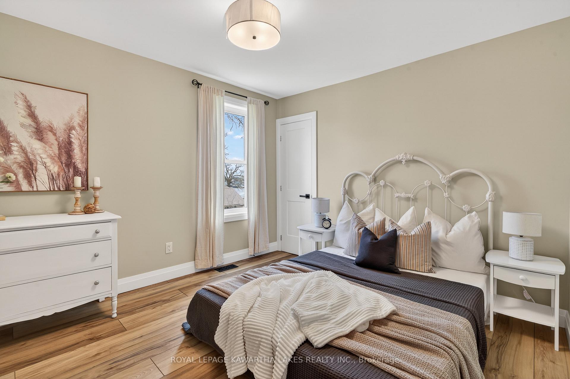 Photo 12 of 45 Oak Street, Kawartha Lakes, Fenelon Falls — HOMEH