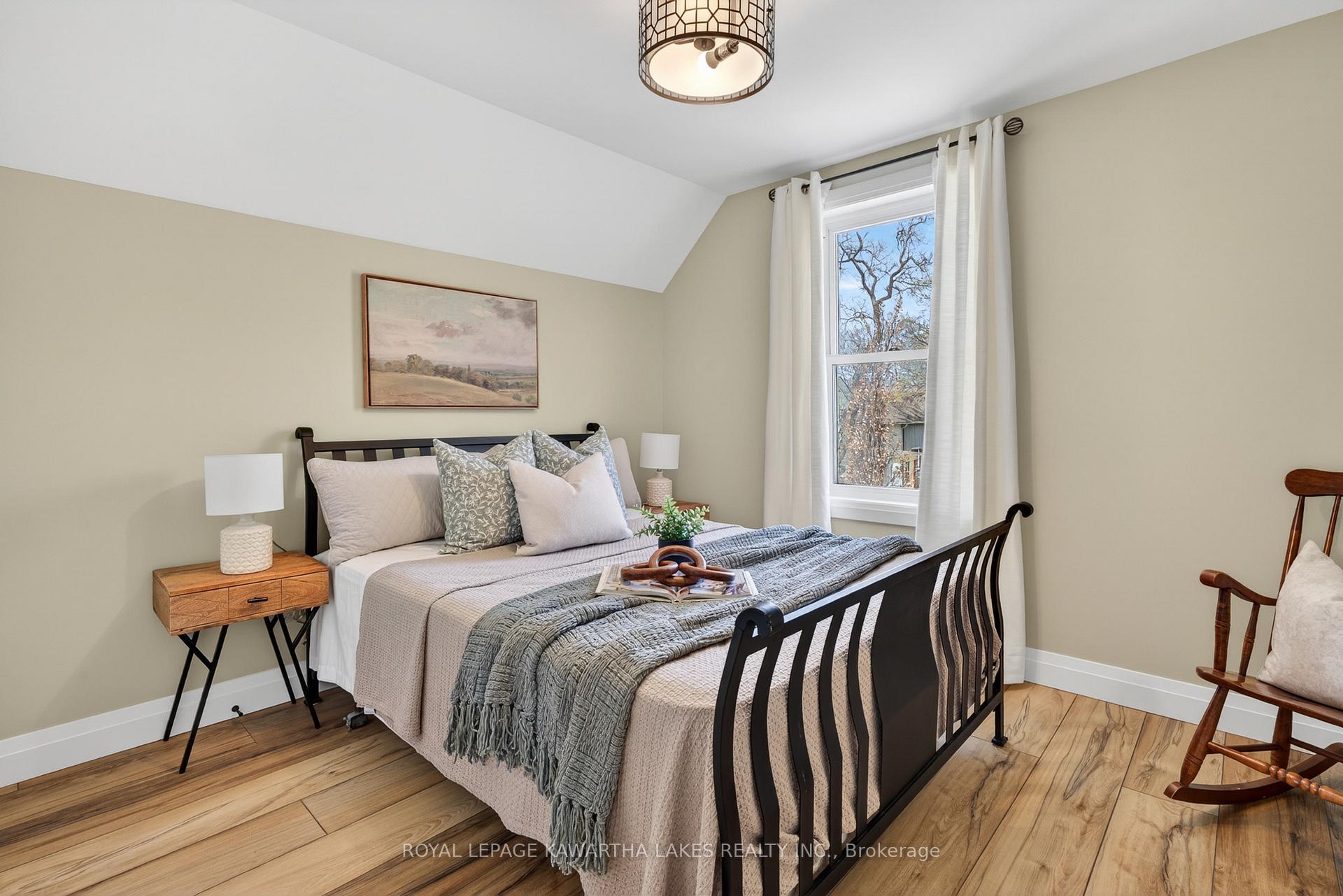 Photo 13 of 45 Oak Street, Kawartha Lakes, Fenelon Falls — HOMEH