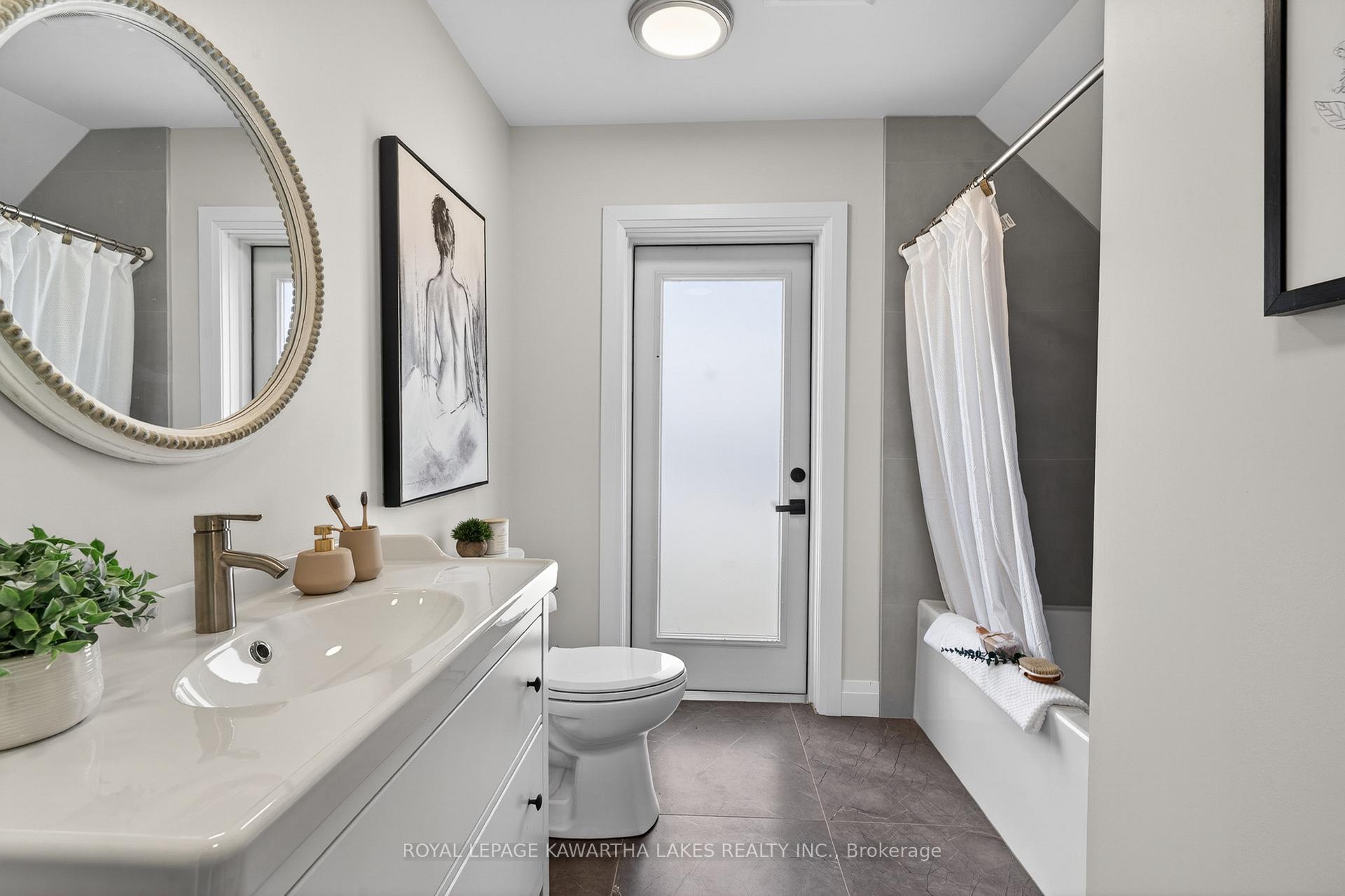 Photo 14 of 45 Oak Street, Kawartha Lakes, Fenelon Falls — HOMEH