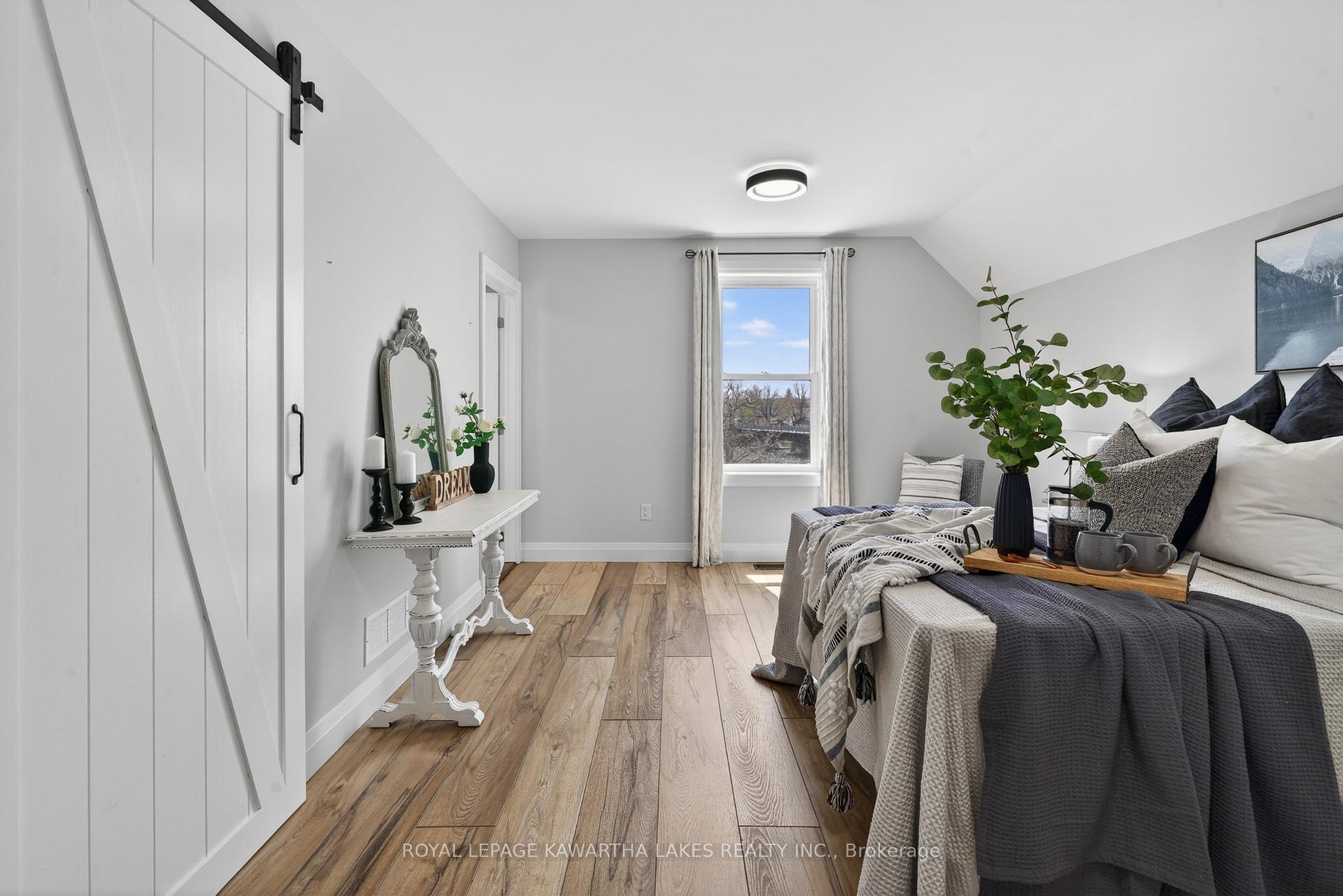Photo 15 of 45 Oak Street, Kawartha Lakes, Fenelon Falls — HOMEH