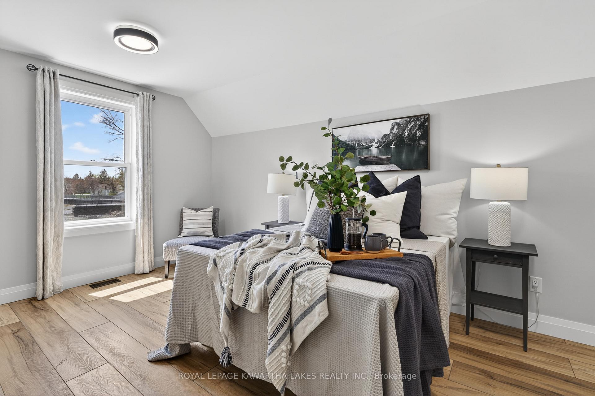 Photo 16 of 45 Oak Street, Kawartha Lakes, Fenelon Falls — HOMEH