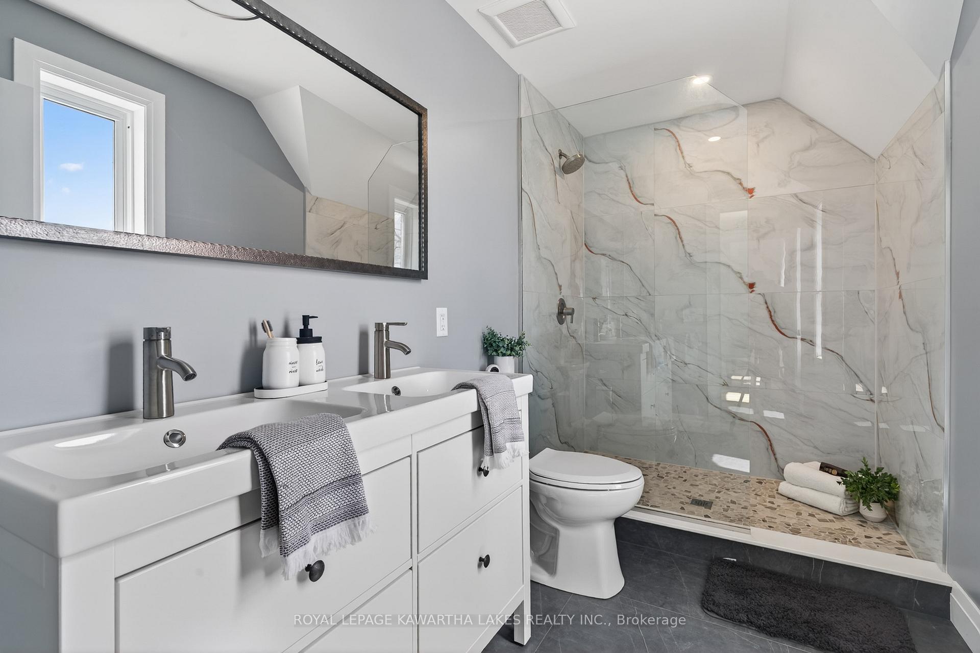 Photo 17 of 45 Oak Street, Kawartha Lakes, Fenelon Falls — HOMEH