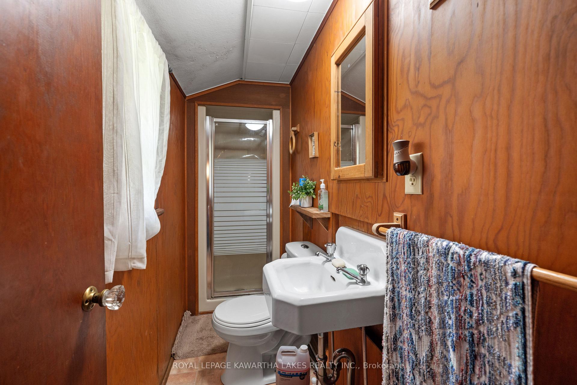 Photo 21 of 45 Oak Street, Kawartha Lakes, Fenelon Falls — HOMEH