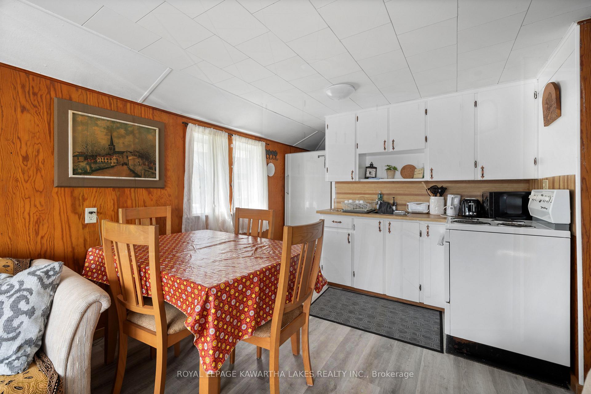 Photo 27 of 45 Oak Street, Kawartha Lakes, Fenelon Falls — HOMEH